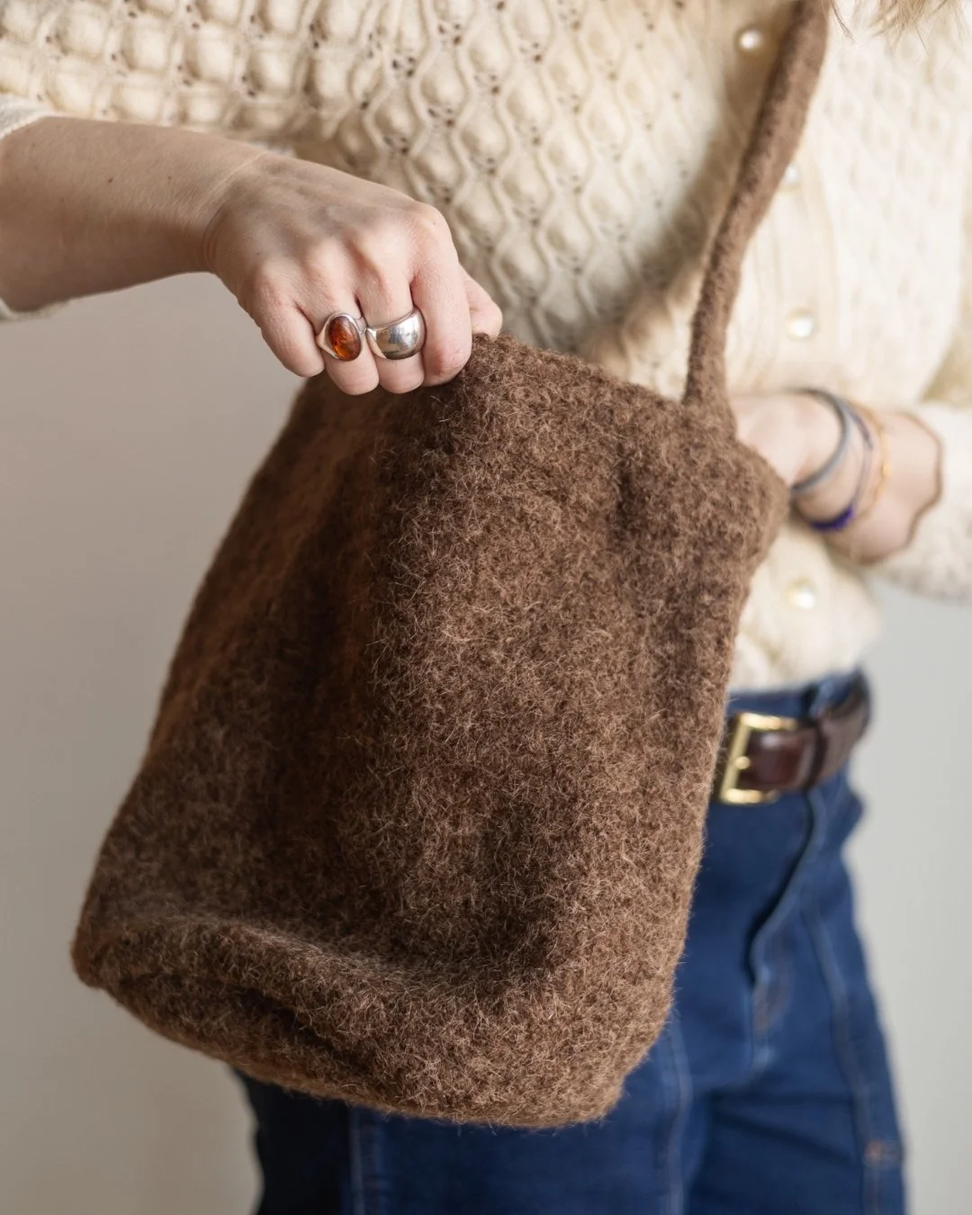 The cutest fuzzy bucket bag perfect for covering in pins and bag charms! Available in 4 colors- fully lined with interior pocket and magnetic snap closure. 
In shop &amp; online! 

 #dunegiftandhome #stoughtonshopping #duneaccessories #stoughtonwi #c