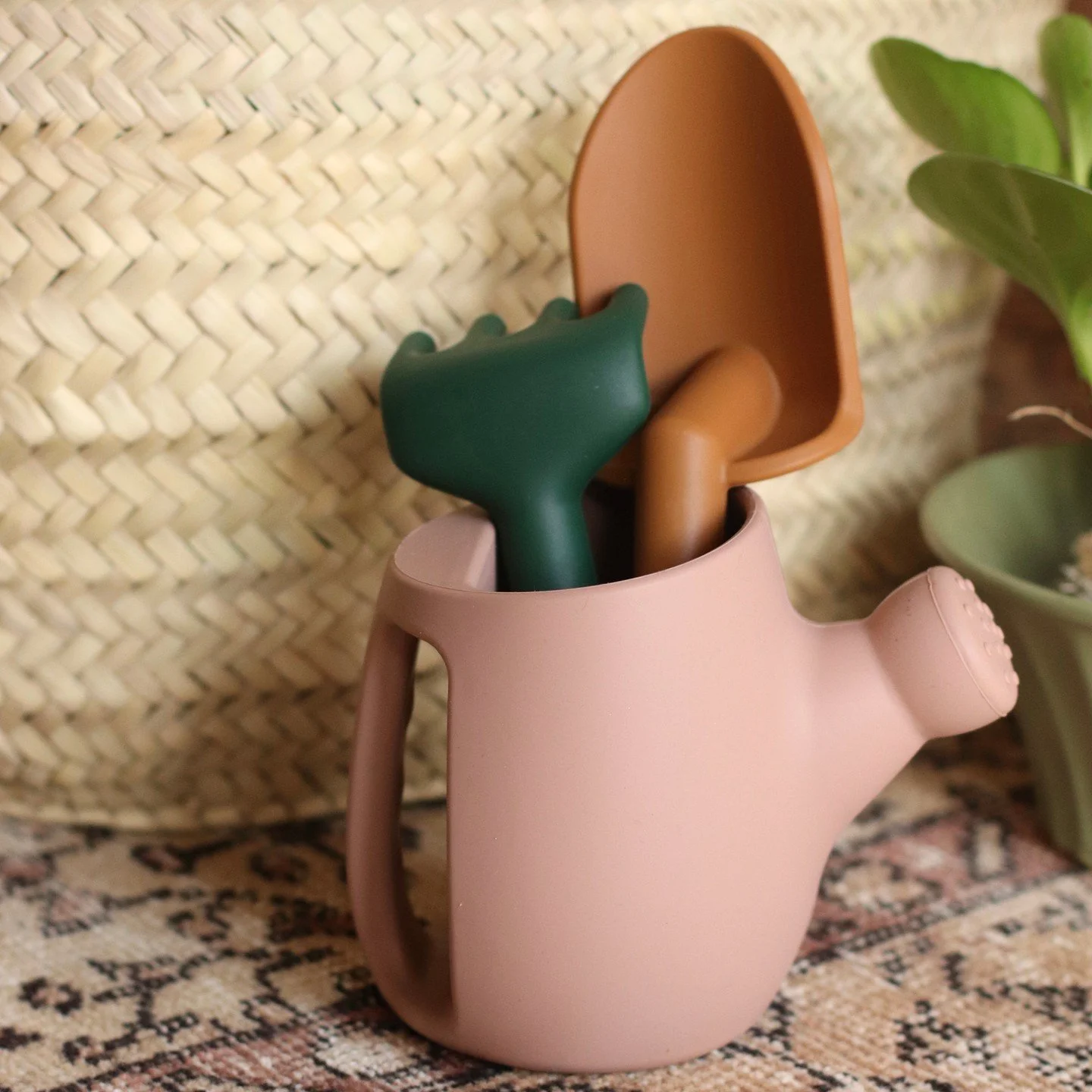 🪴It&rsquo;s garden season!!! Get your littles ready to help dig in the dirt with you.. or play in the tub! 

 #kidaccessories #shopsmallkids #kidsfashion #kidswear #babytoys #babygardenset #toddlerplayset #toddlergardenset #bathtoys #siliconbathtoys