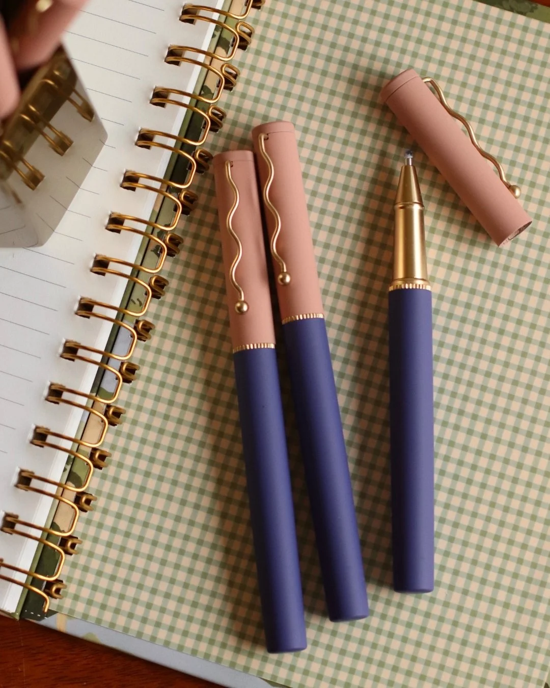 Is there anything better than a brand new pen?! 
A Little luxury for sure! 

 #dunegiftandhome #duneinterior #momandpopshop #midwestboutique #homedecorideas #hometrends #homegoods #giftshop #MadisonWI #StoughtonWI #bohohome #curatedvintage #giftsforl