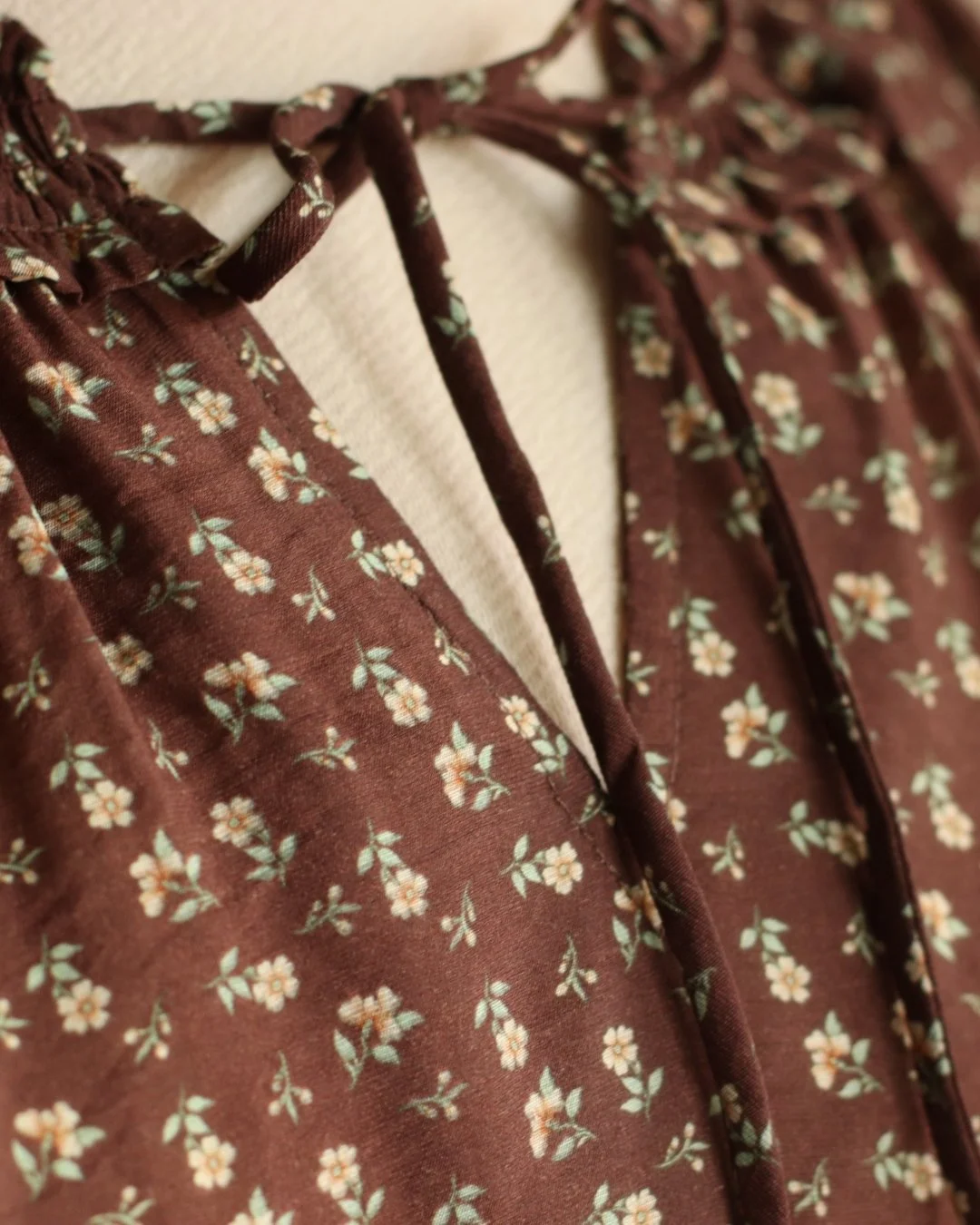 Flowery floral top, basically goes with anything. 😍

 #dunegiftandhome #stoughtonshopping #duneclothing #stoughtonwi #curatedstyle #versatileclothing #dunestyling #boutique #smallboutique #smallshop #momandpop #springstyle #curatedclothing #midwests