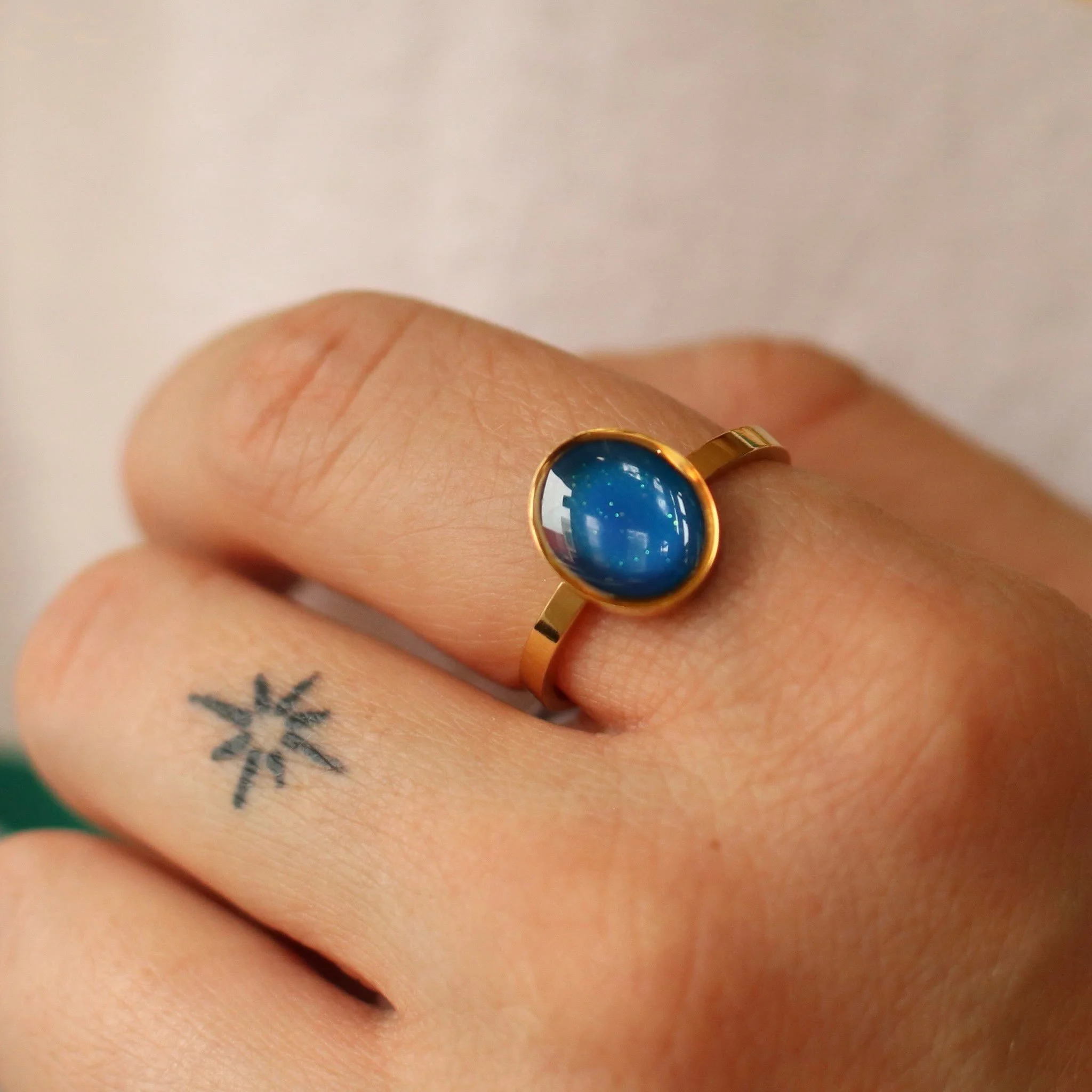 You are definitely in the M O O D to come see us today! (Yes, this is a color changing mood ring! 😉✨) 

#jewelryinstoughton #dunejewelry #styledatdune #shoppinginstoughton #stoughtonwi dunestyle jewelrytrends