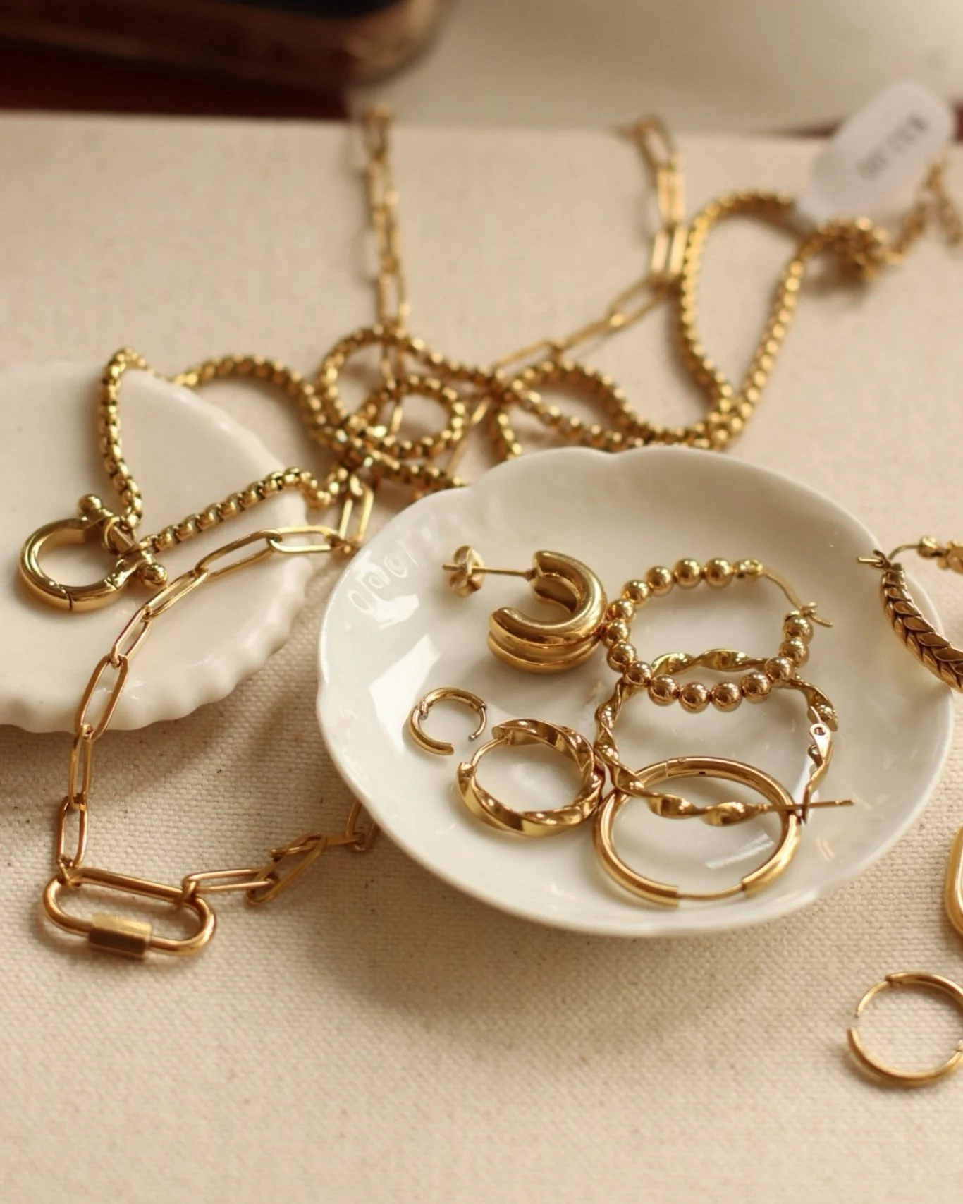 Goldie goodies! The basics for for everyday bling!

#jewelryinstoughton #dunejewelry #styledatdune #shoppinginstoughton #stoughtonwi #dunestyle #jewelrytrends