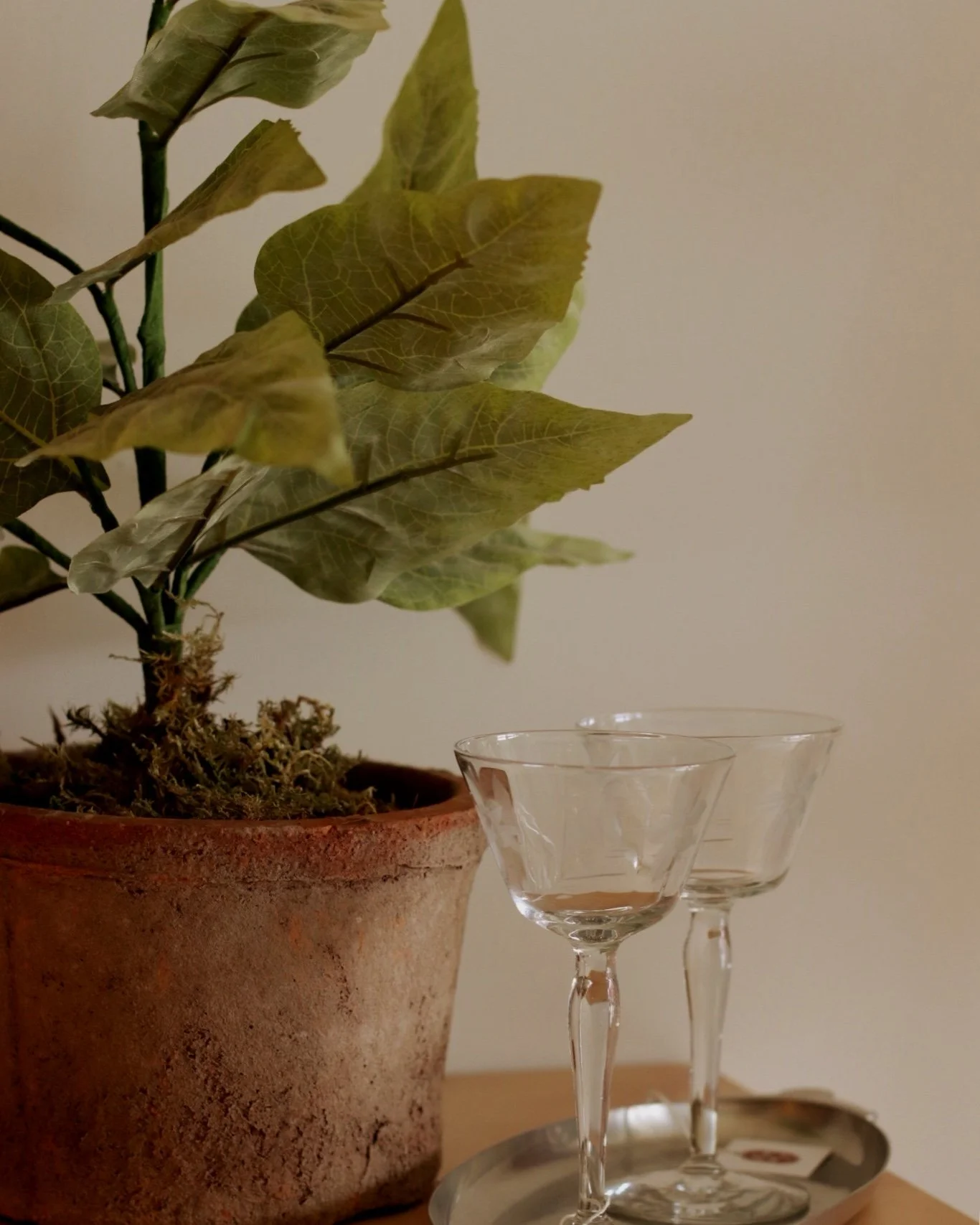 Cheers, we made it to Friday! What are your weekend plans? 🤔

#DuneVintageGoods #vintagegoods #curatedvintage #shopsmall #locallysourced #midwestvintage #dunegiftandhome #shoplocal #shopsmall #StoughtonWI #MadisonWI #homedecorshop #homedecor #recycl