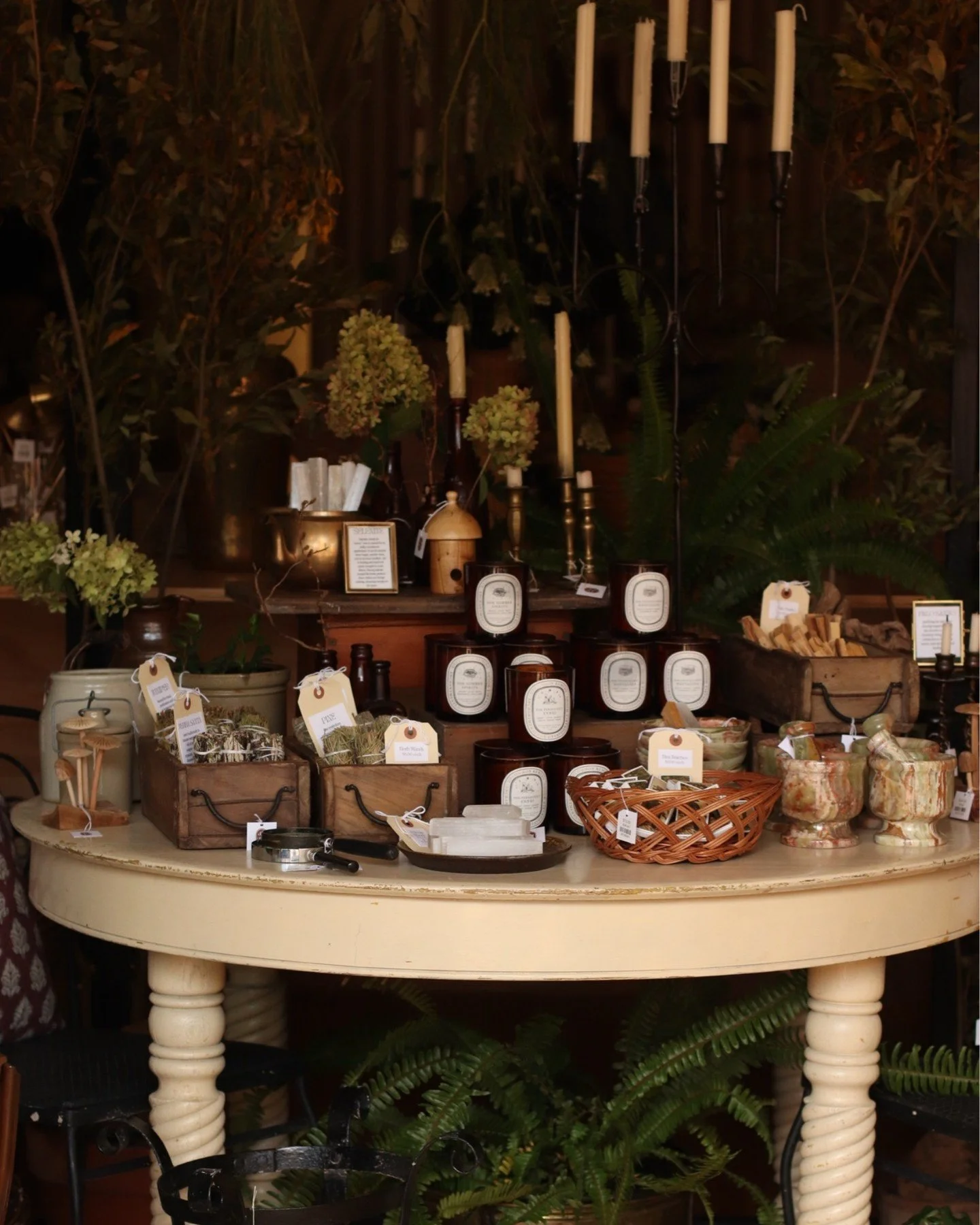 Come in and get inspired to start your seasonal decorating! 🍂🌙🍁

#dunegiftandhome #duneinterior #momandpopshop #midwestboutique #homedecorideas #hometrends #homegoods #giftshop #MadisonWI #StoughtonWI #bohohome #curatedvintage #giftsforlovedones #