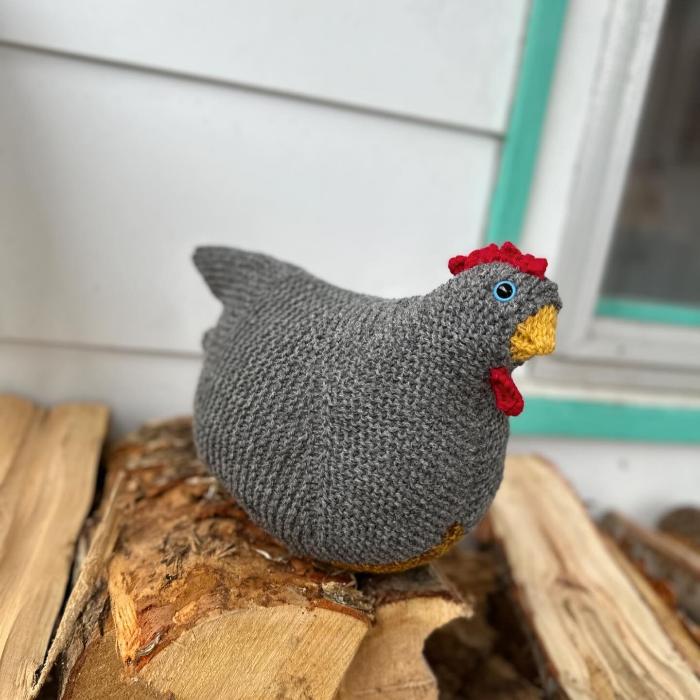 My chicken needs a name?! Help me name her&hellip;😊

#cosyposyyarnco #knit #knitting #yarnlife #emotionalsupportchicken #spincycleyarns #dererumnatura #autumn #knitstagram #yarn #yarnstagram #yarnlove #yarnlife #crochet #crochetersofinstagram #croch