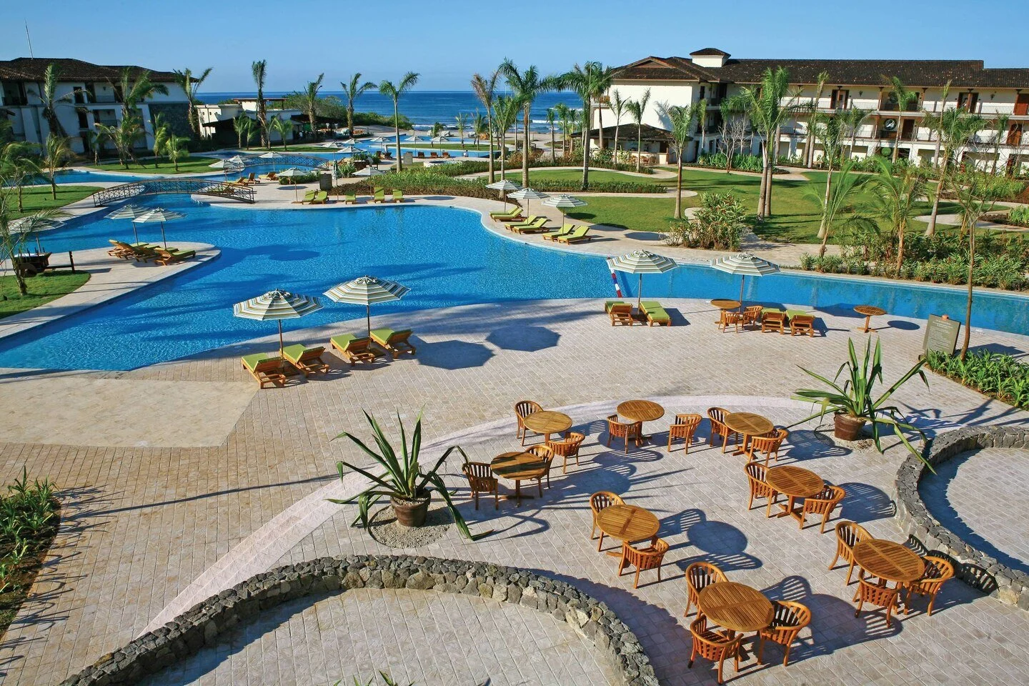 sjojw-pool-view-5179-hor-clsc.jpg