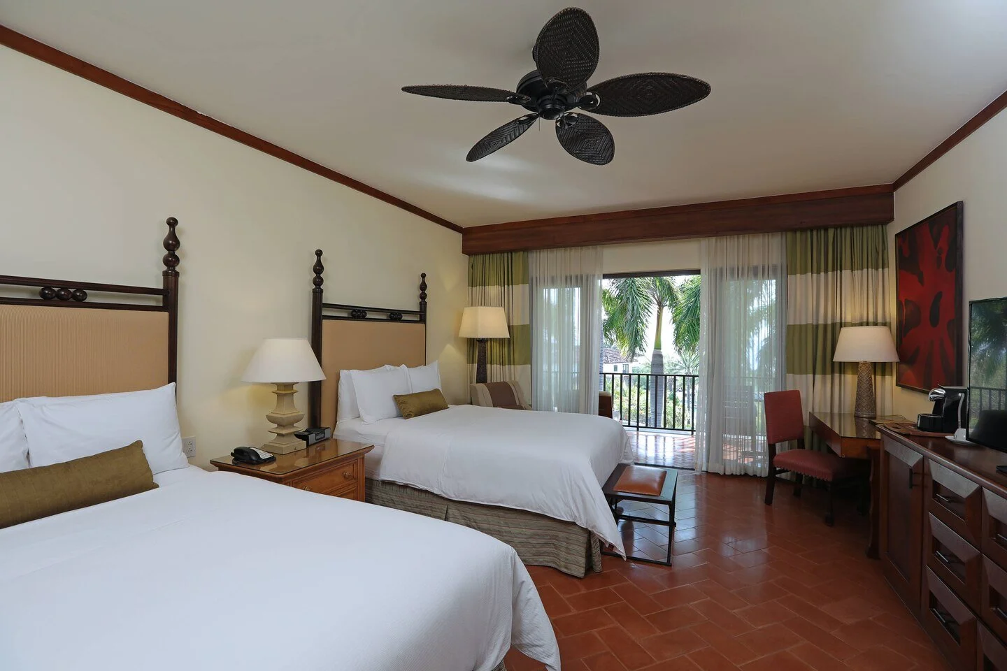 sjojw-guestroom-0615-hor-clsc.jpg