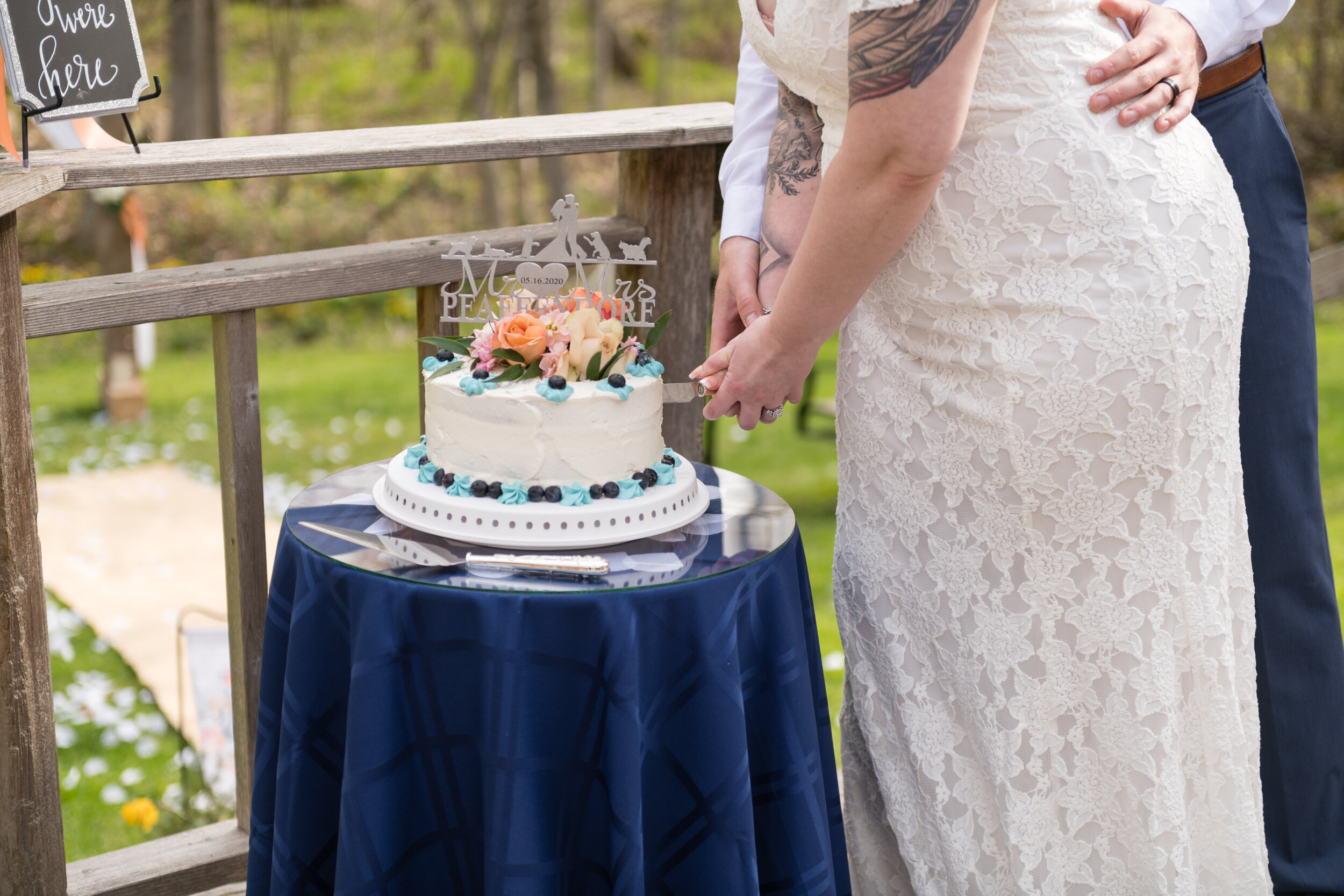 Backyard wedding bride groom cutting white and blue cake
