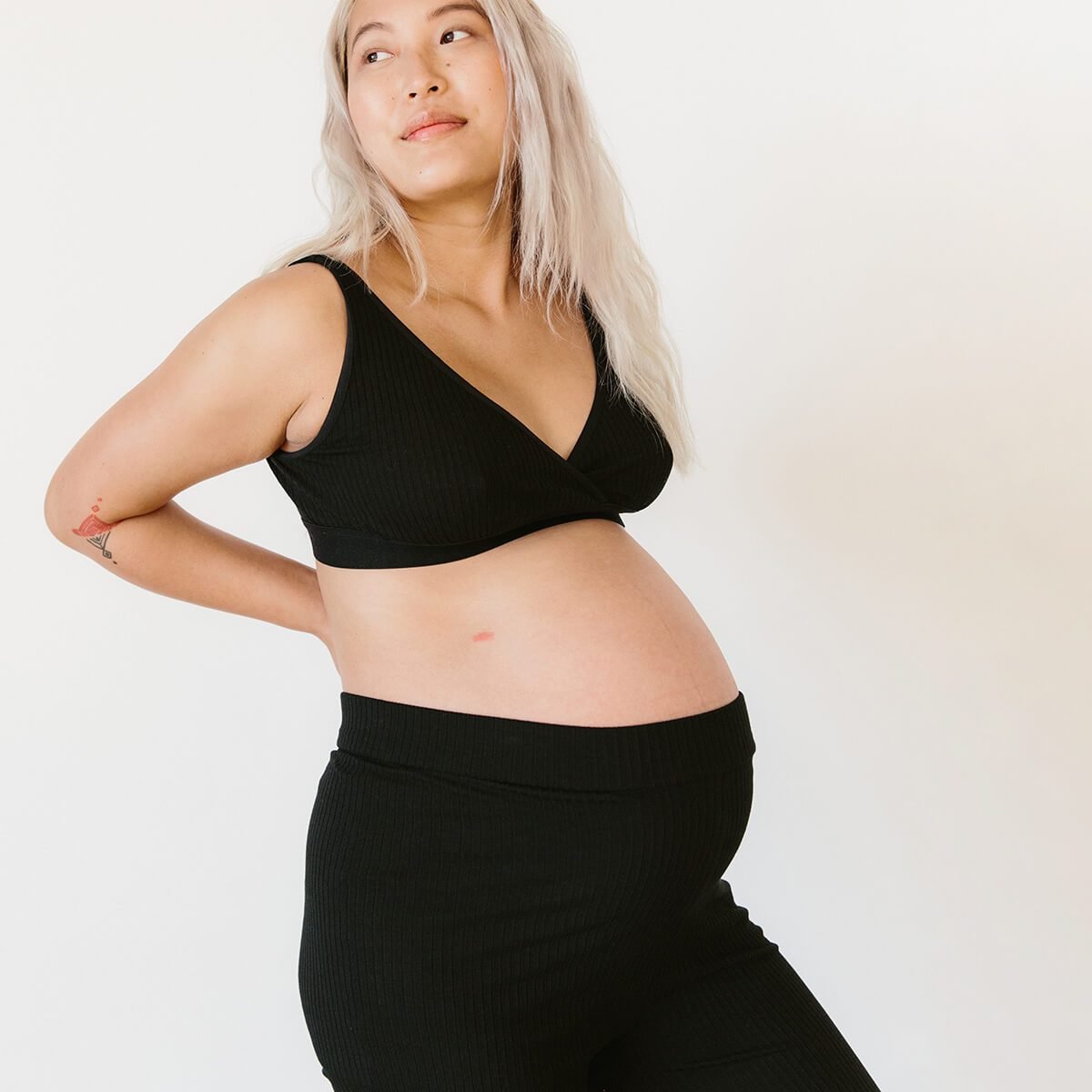 cozyribsleepmaternitynursingbra_0001_storq-spring2021_black_2048x2048.jpeg