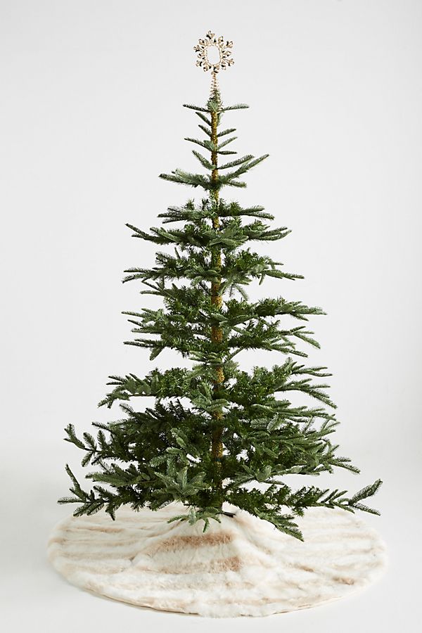 holiday decor guide - faux fur tree skirt.jpeg