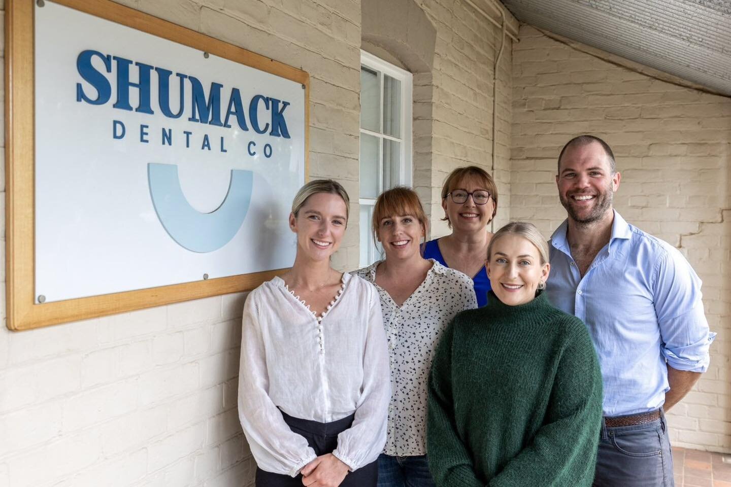 Always greeting you with a smile here at Shumack Dental. 

Who could have dentophobia when you&rsquo;ve got these friendly faces helping you out? 

Pic: Holly, Rhea, Teresa, Em, Tom 

Shumackdental.com.au