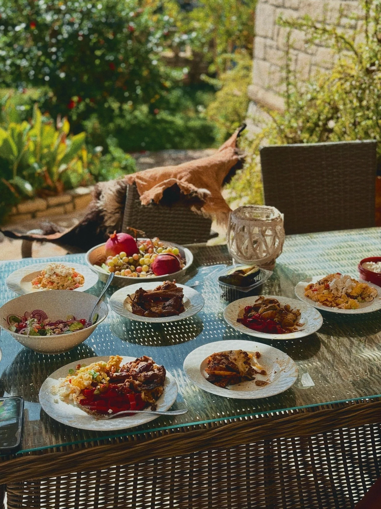  traditional greek food at the mana yi crete retreat with paulina prana and zin onyx 