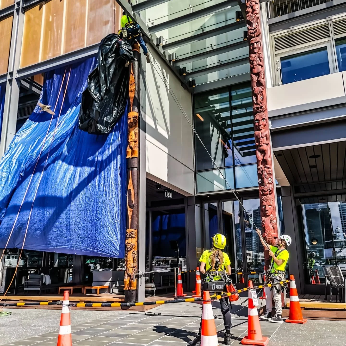 Protections and wrapping of Maori carvings @mb_property_services 🇳🇿

#ropeaccess #constructionnz #petzl #singingrock #ropeaccesstechnician #ropeaccesslife #rigging #auckland #newzealand #mahi #mbpropertyservices #windowcleaning #access #height #abs