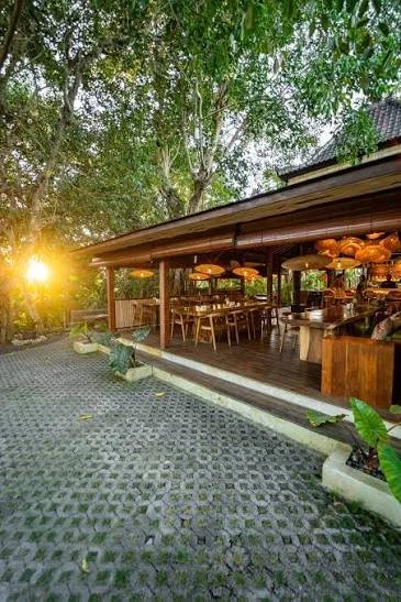 KM Restaurant 2.jpg