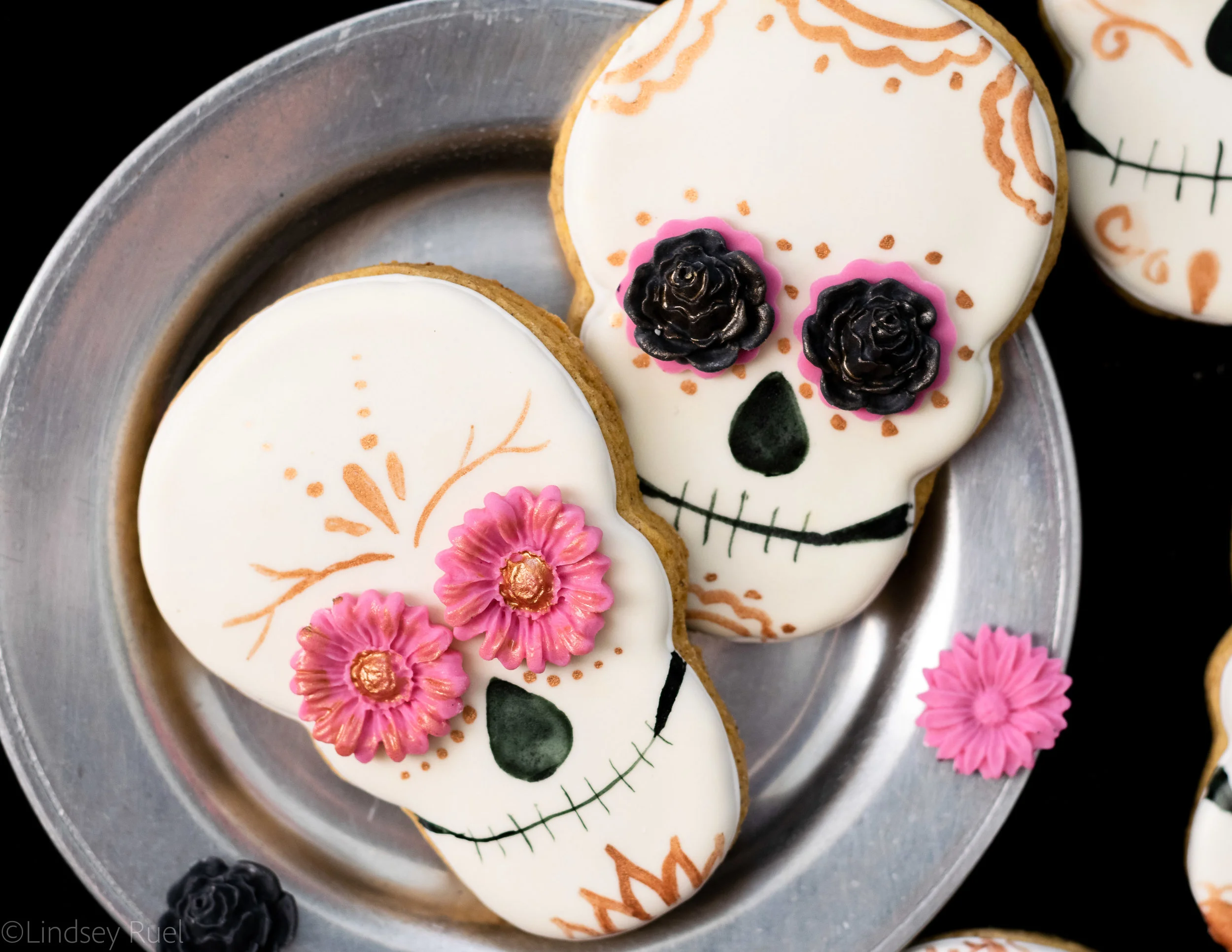 Dio de los Muertos Skull Cookies-2.jpg