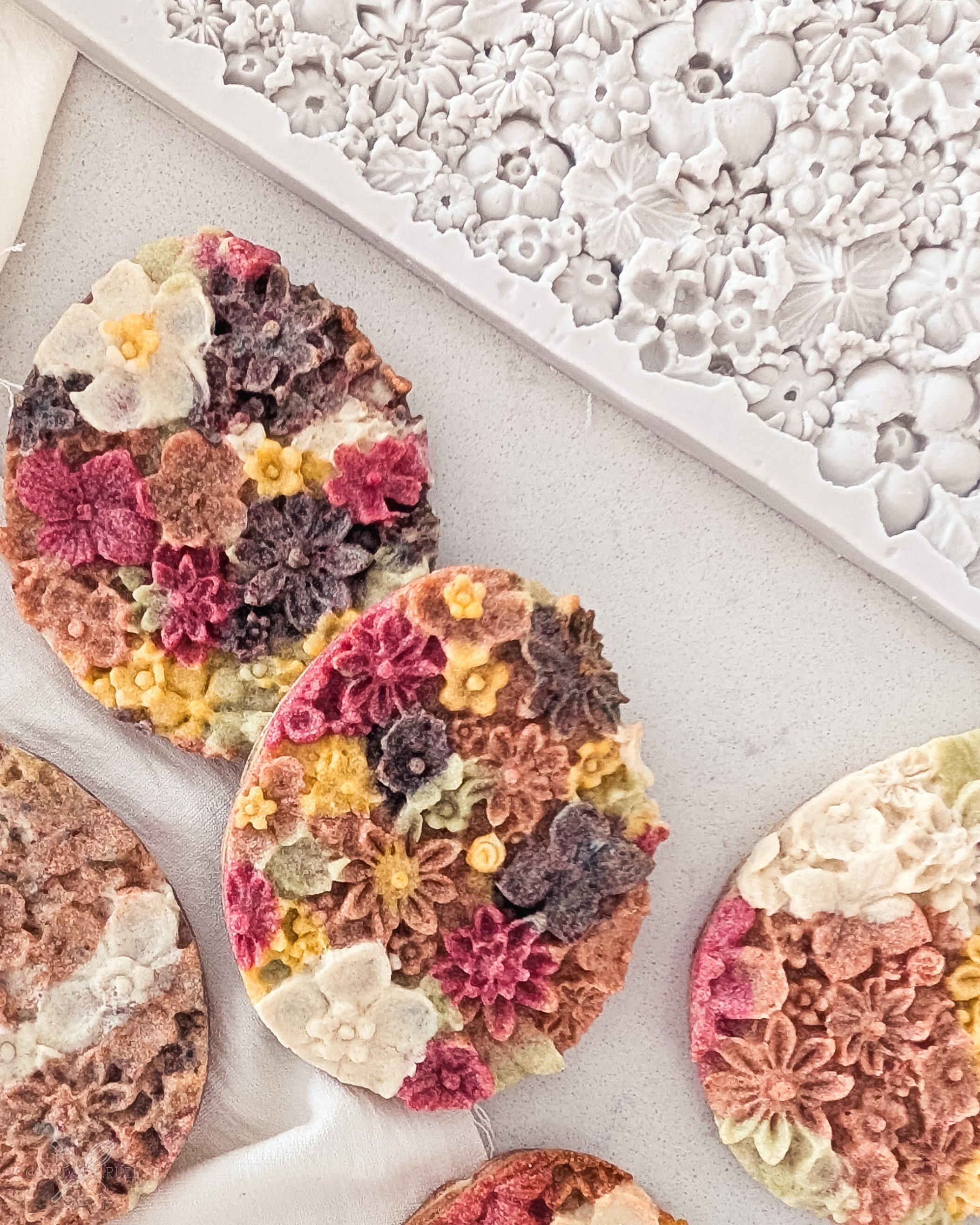 Molded Flower Cookies-1.jpg