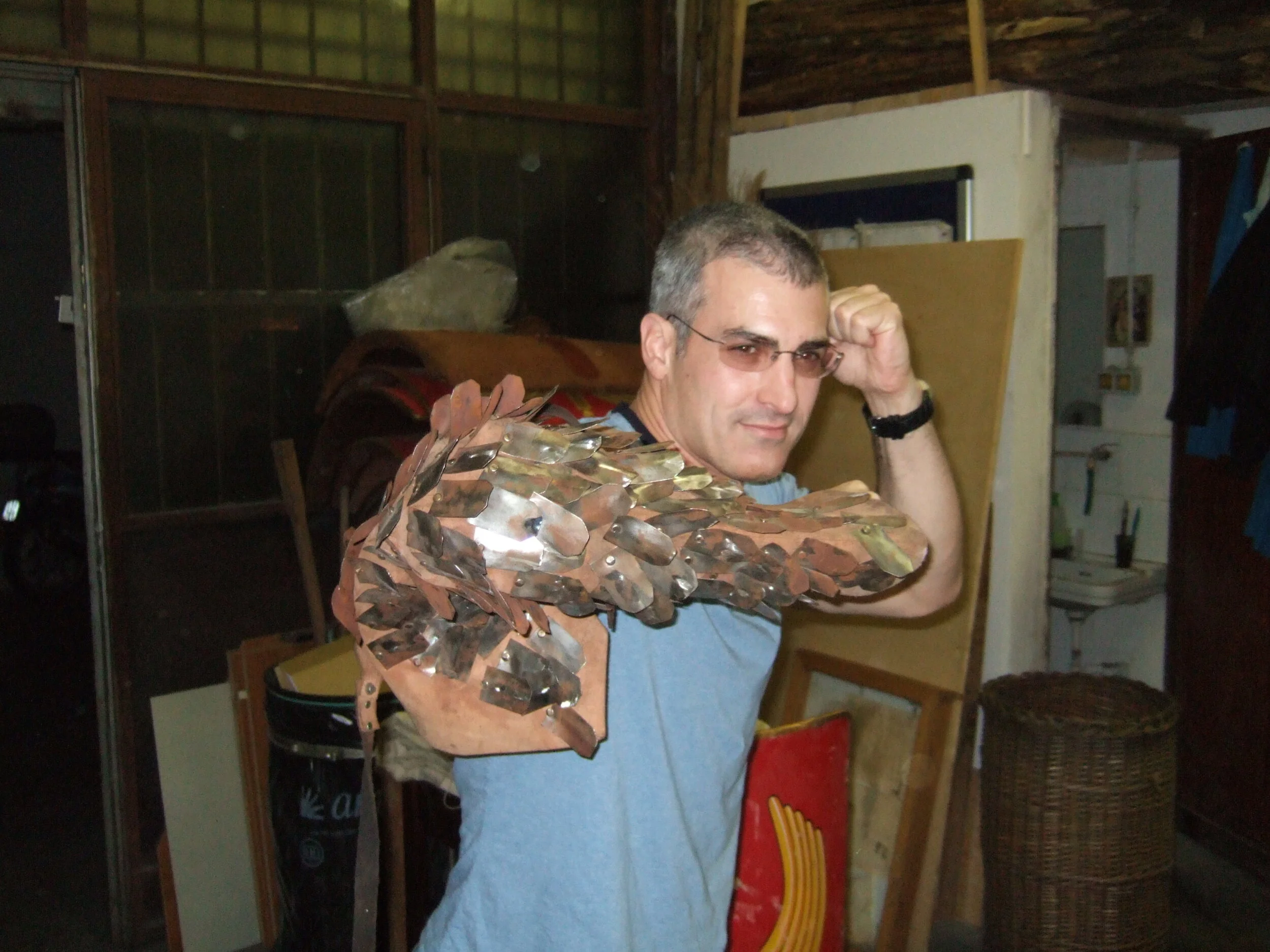 Gladiator protective sleeve with edged fletchings.JPG