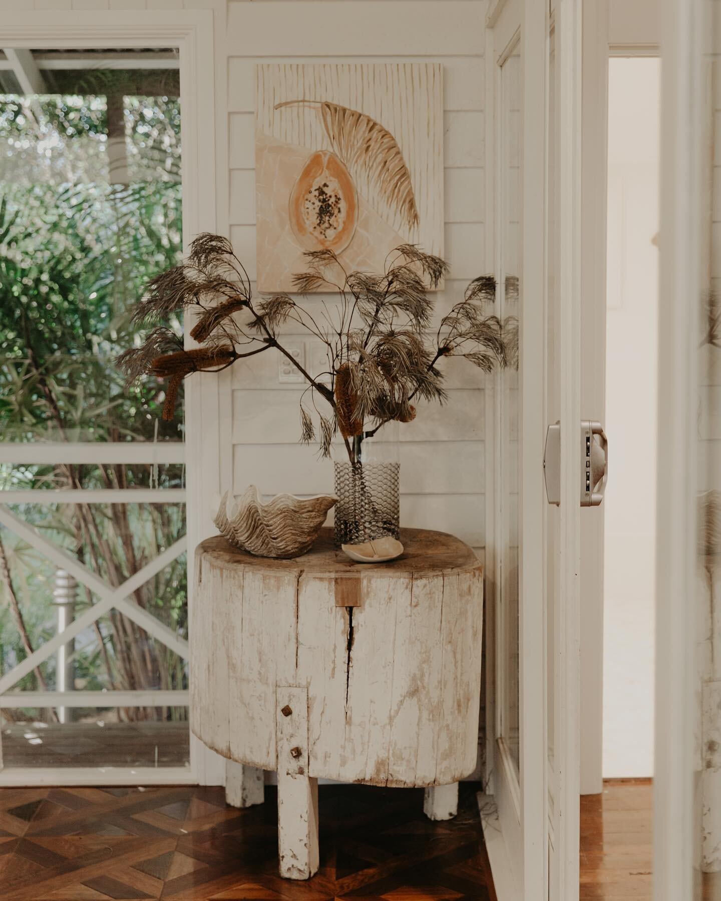 My dear friend over at @the_clay_society is selling her amazing old Queenslander. When Jules told me she wanted to put it online, I raced over to sneak in a mini shoot to capture a few snippets of this amazing abode. I will attach a link in my storie