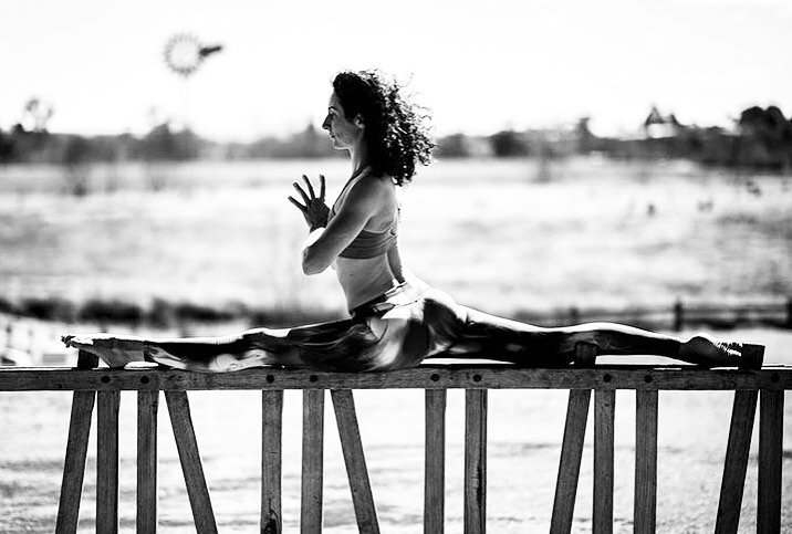 That time I had a wicked perm 💇🏻&zwj;♀️ and almost broke myself doing the splits on a fence paling 🤸🏻&zwj;♀️ Thanks for the reminder of this epic shoot @one_big_heart ❤️🧘🏻&zwj;♀️💫