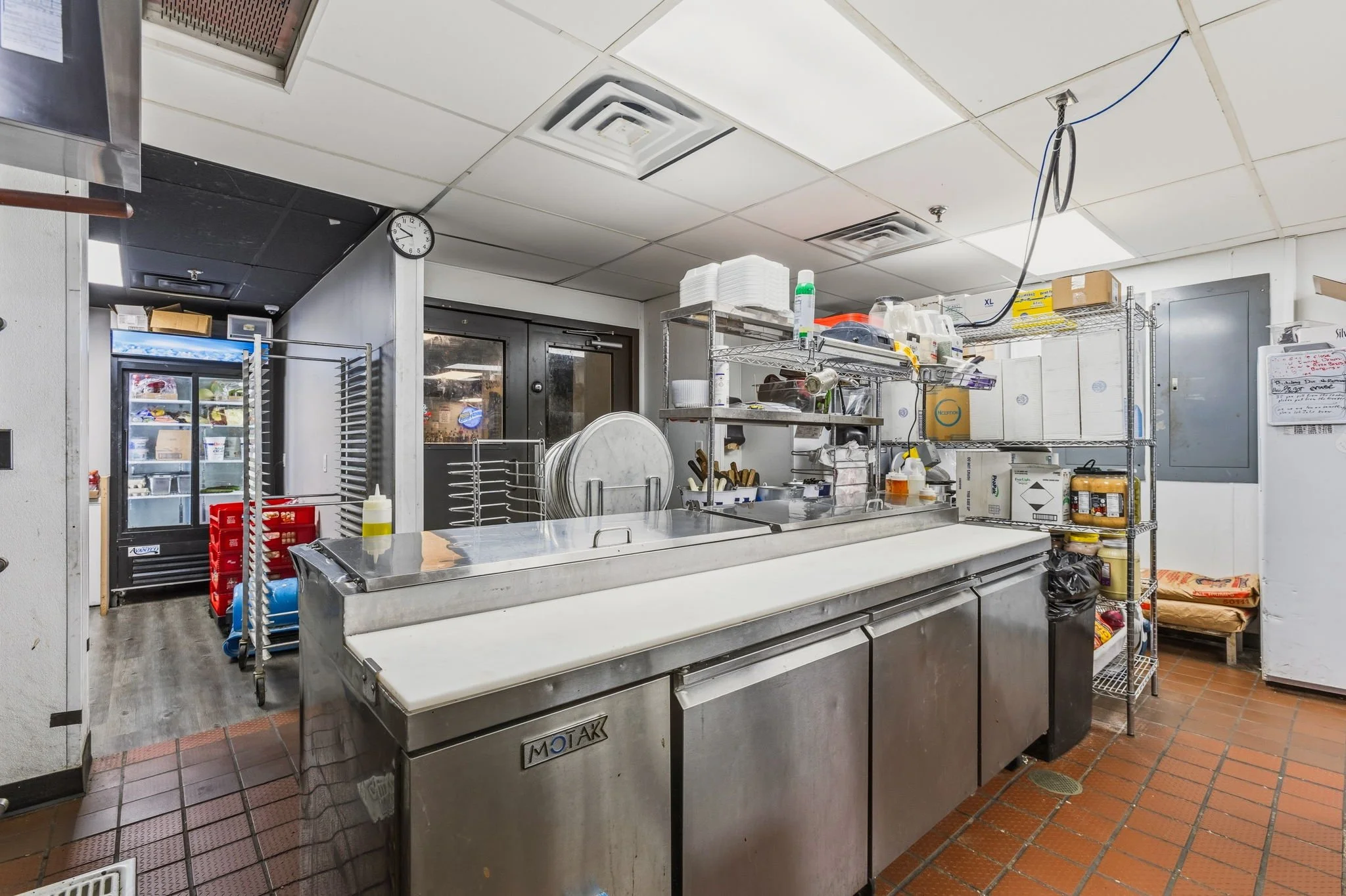 52-web-or-mls-601 Chateau Dr-052.jpg