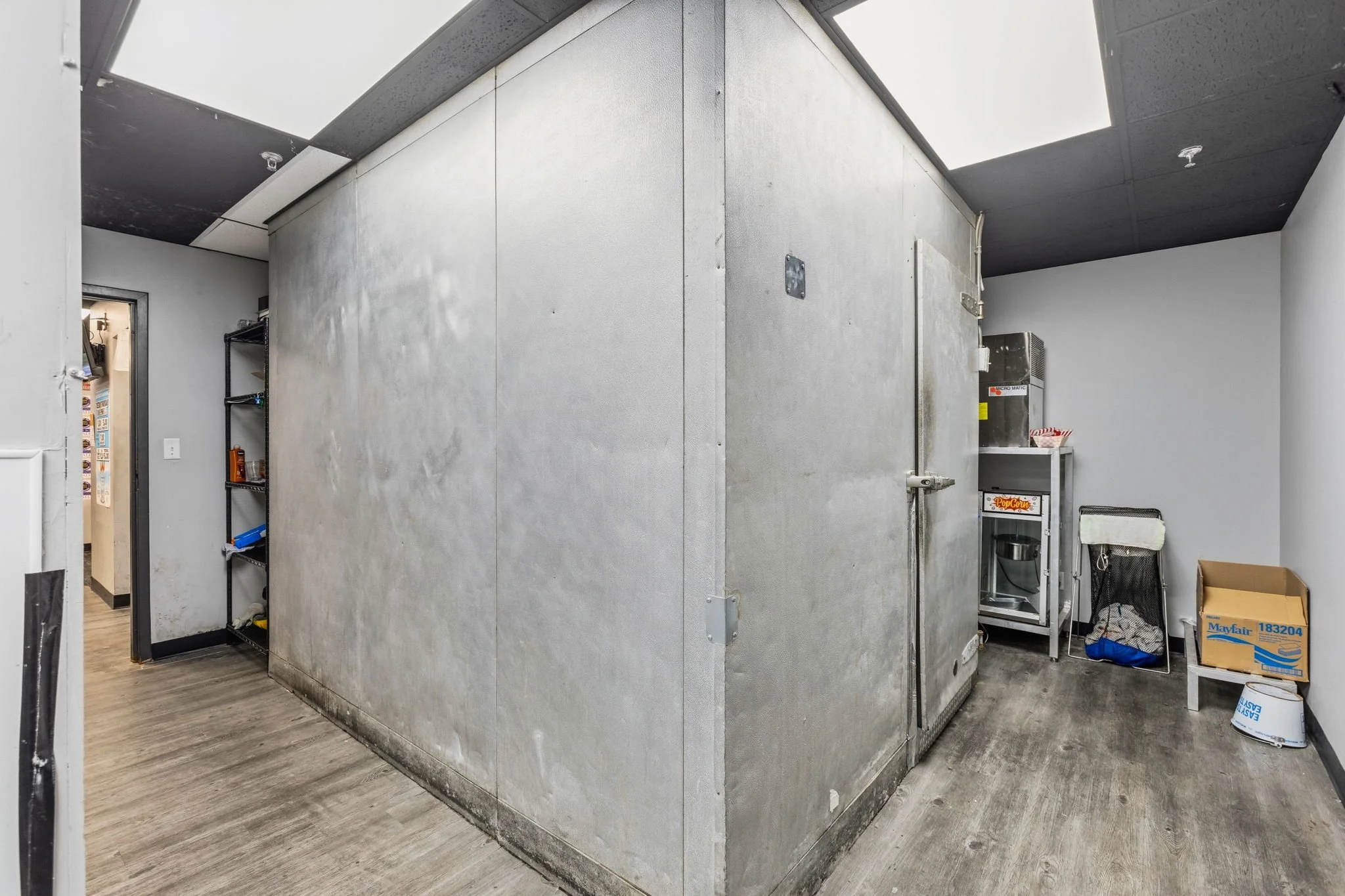 34-web-or-mls-601 Chateau Dr-034.jpg