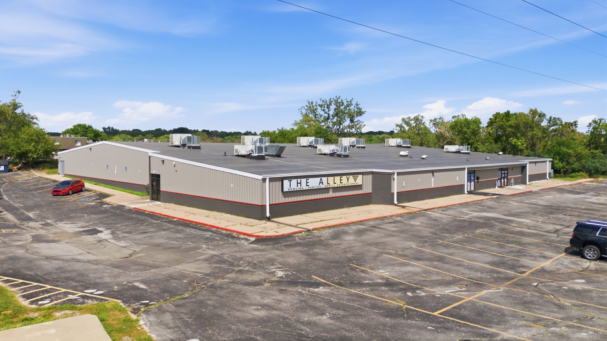 116-web-or-mls-601 Chateau Dr Drone-08.jpg