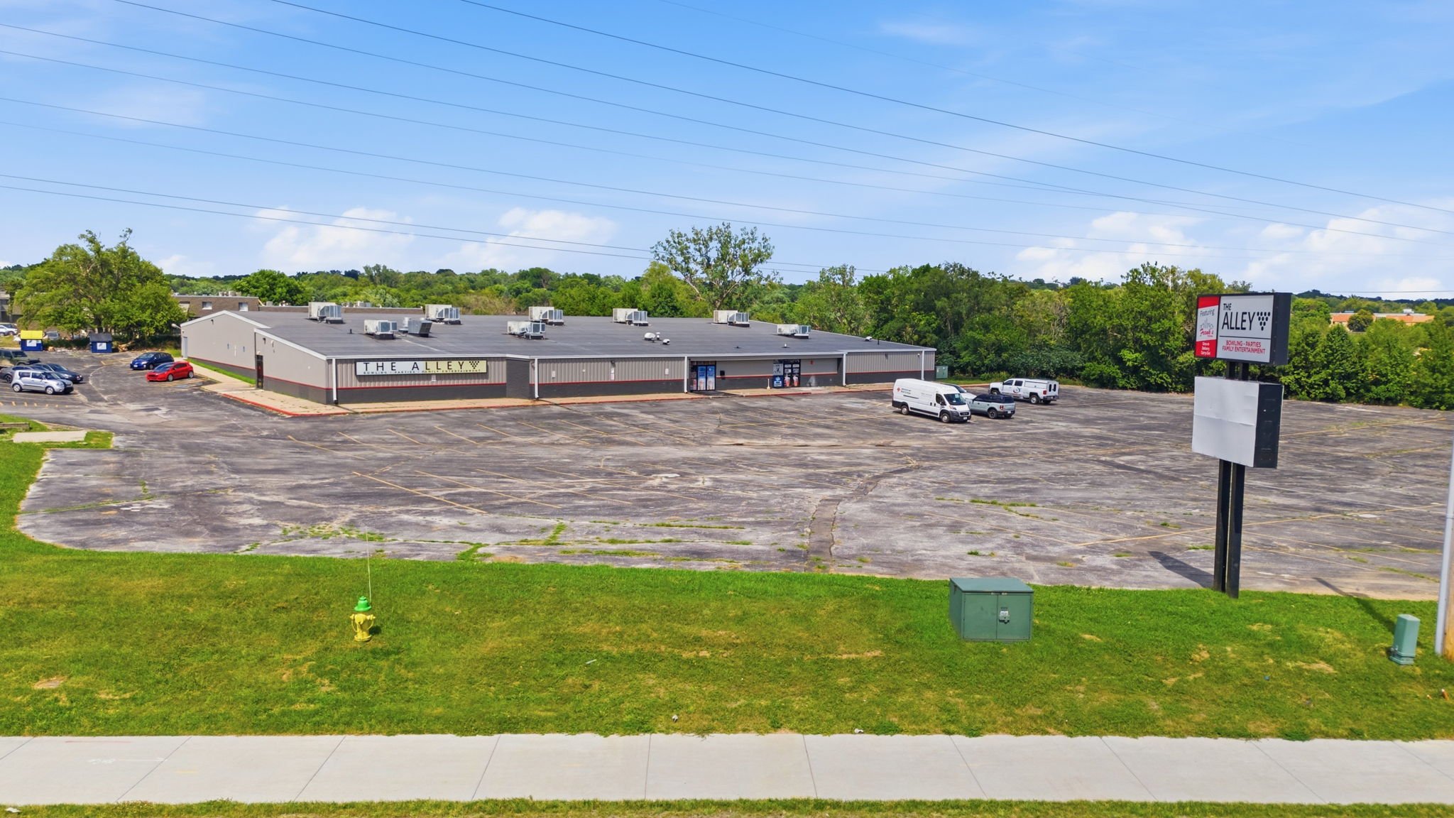 127-web-or-mls-601 Chateau Dr Drone-19.jpg