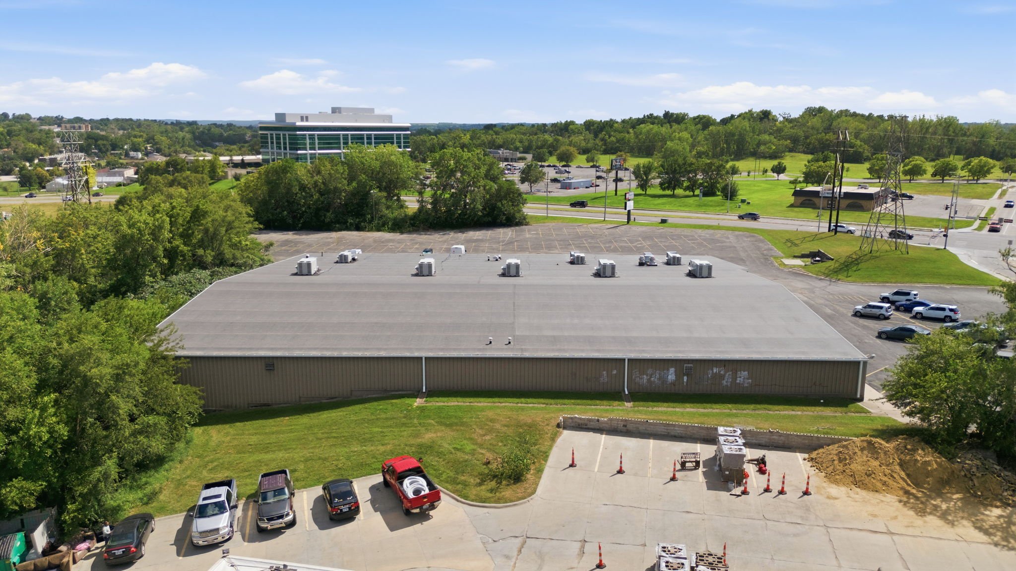 135-web-or-mls-601 Chateau Dr Drone-27.jpg