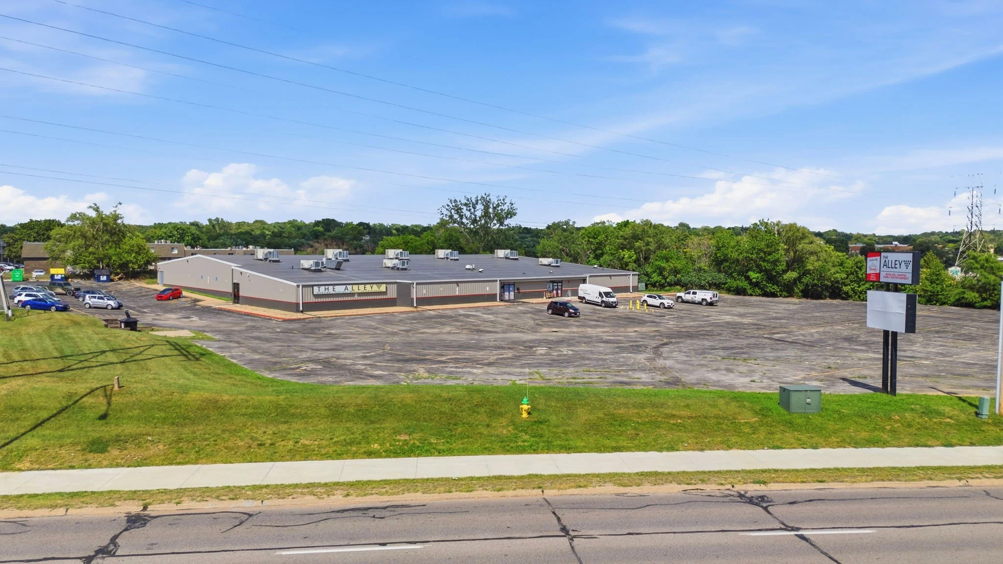 157-web-or-mls-601 Chateau Dr Drone-49.jpg