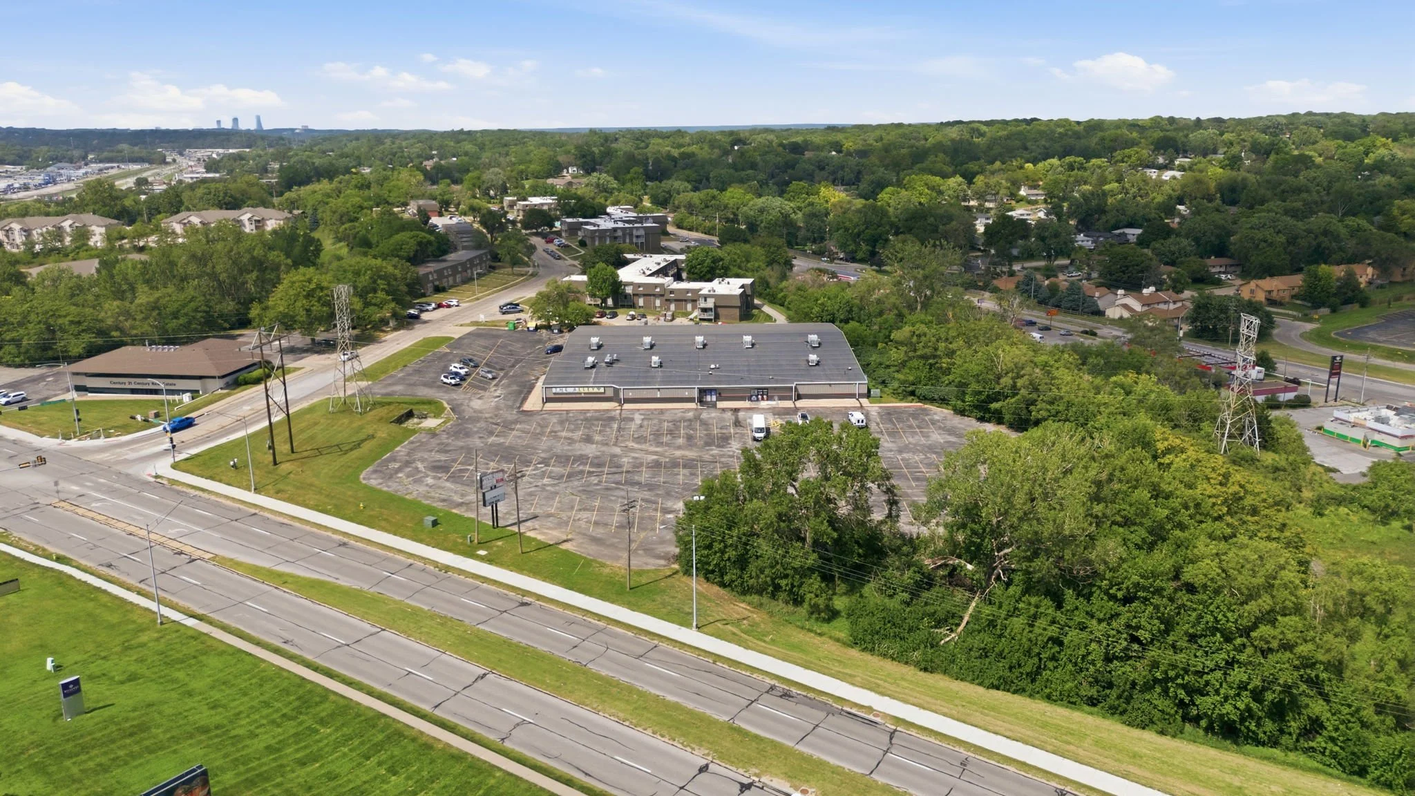140-web-or-mls-601 Chateau Dr Drone-32.jpg