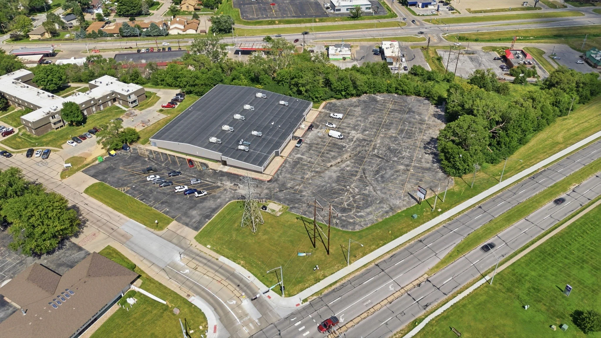 155-web-or-mls-601 Chateau Dr Drone-47.jpg