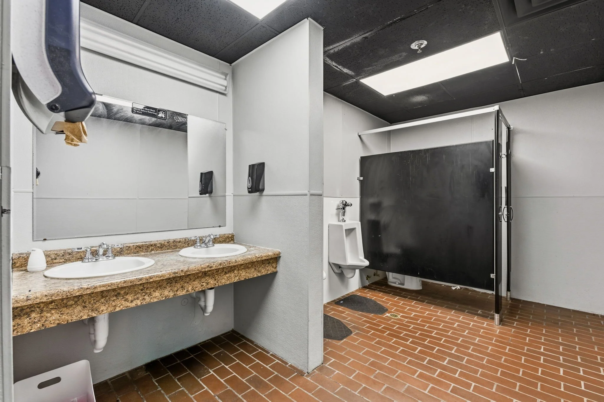 22-web-or-mls-601 Chateau Dr-022.jpg