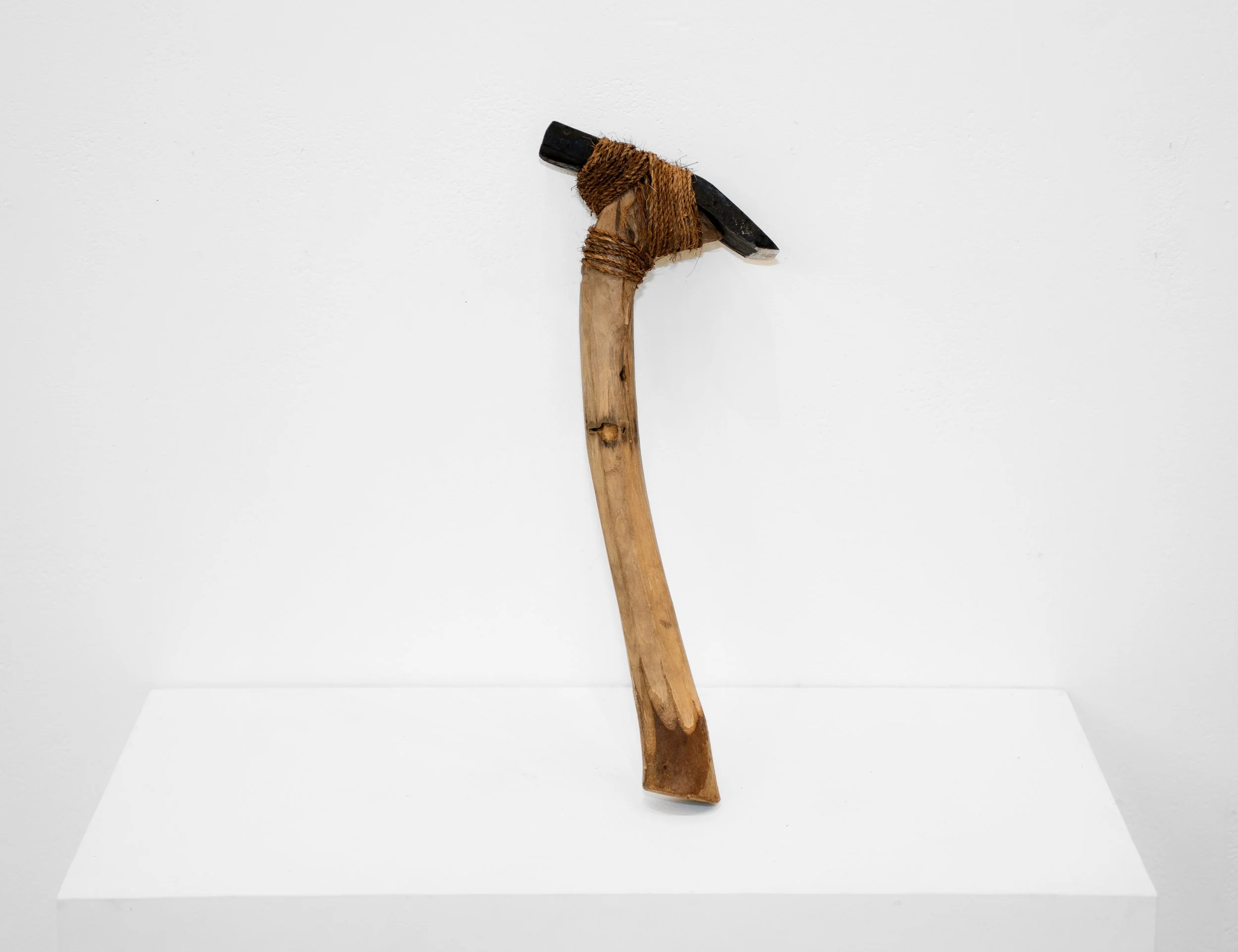 adze to untie the track