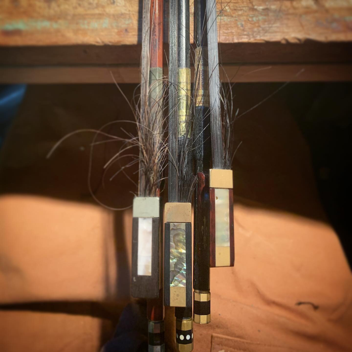 It was a special treat to get @mattheckler &lsquo;s bows in the mail for some new hair and TLC. Send me your bows! #morganeveswain #ctluthier #violinrepair  #bowrehair #bethelct