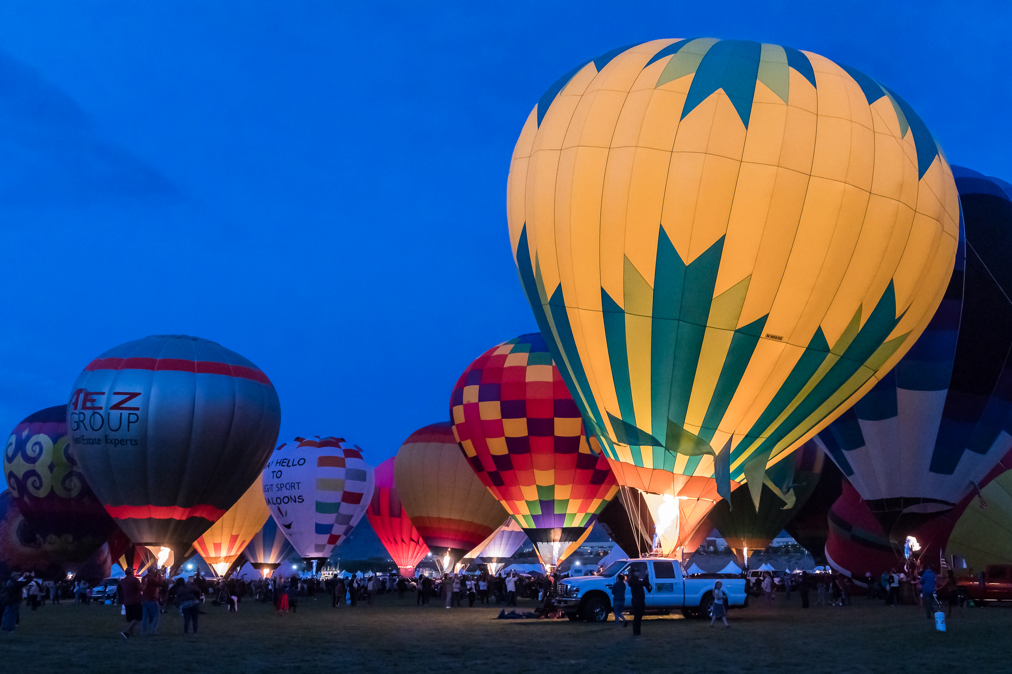 balloon-glow-yellow-balloon.jpg