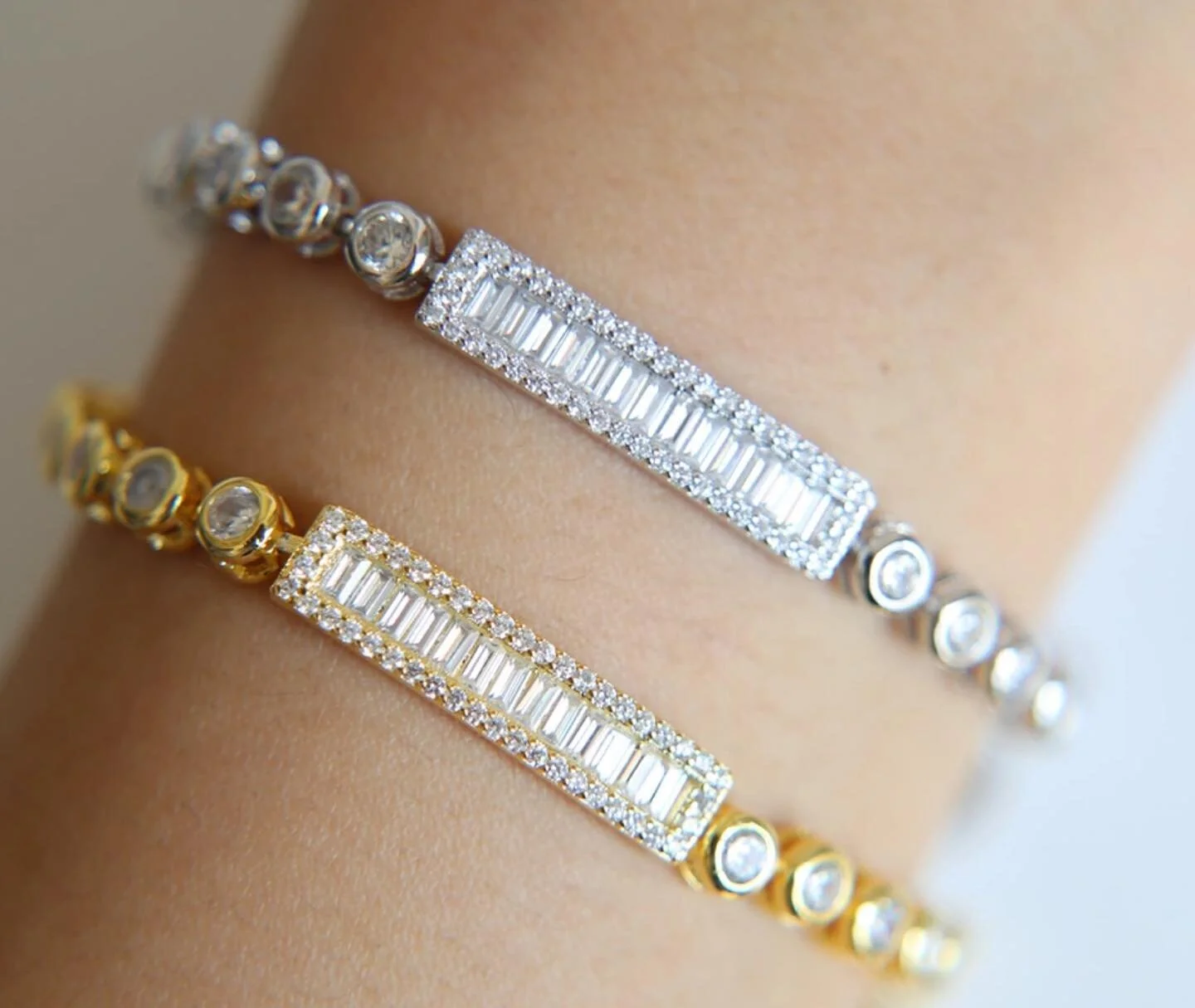 Adjustable white or yellow gold plated bracelets.