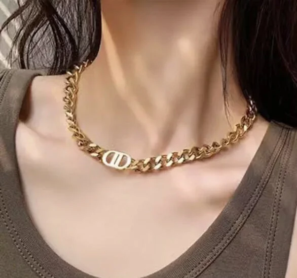 84270230-C3B8-40A8-8218-0C49B36FC25B