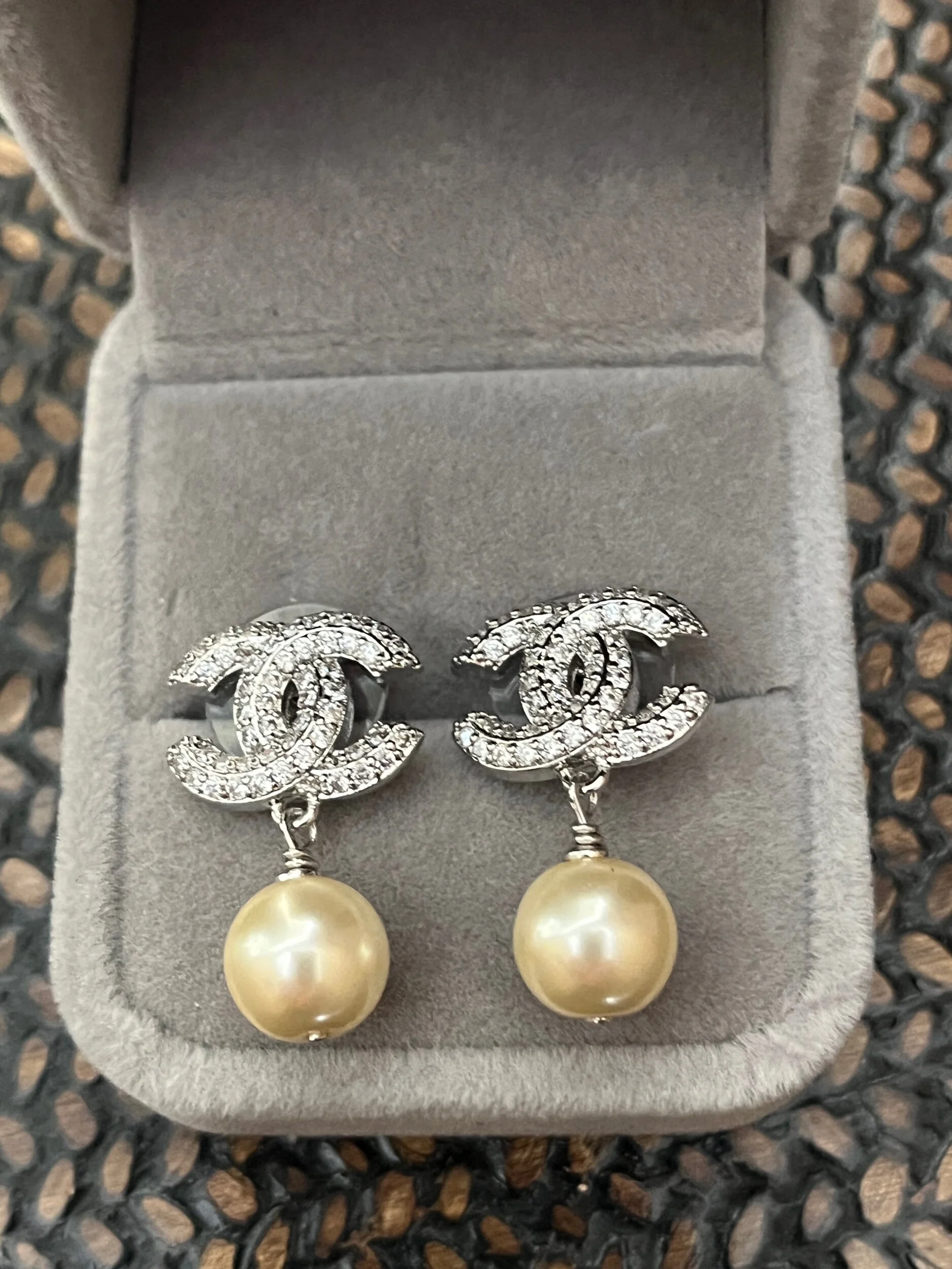 5C62F0AB-68DD-44FF-B40E-8AC89A9A446B