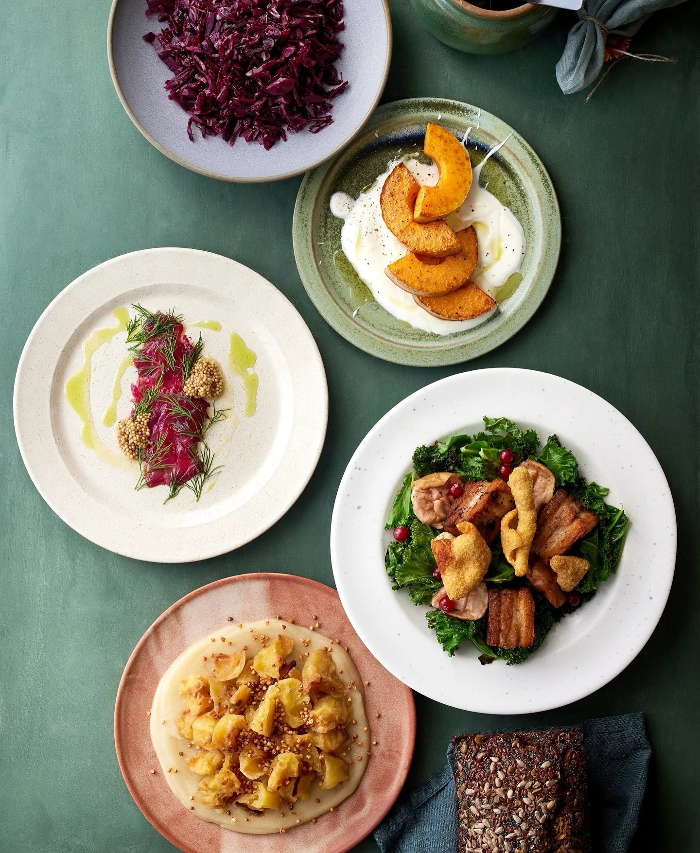 Er I p&aring; udkig efter et sted at holde &aring;rets julefrokost i hyggelige rammer? Og kunne I t&aelig;nke jer en &oslash;kologisk og velsmagende julemenu p&aring; vinterens bedste lokale og &oslash;kologiske r&aring;varer?

S&aring; har vi m&arin