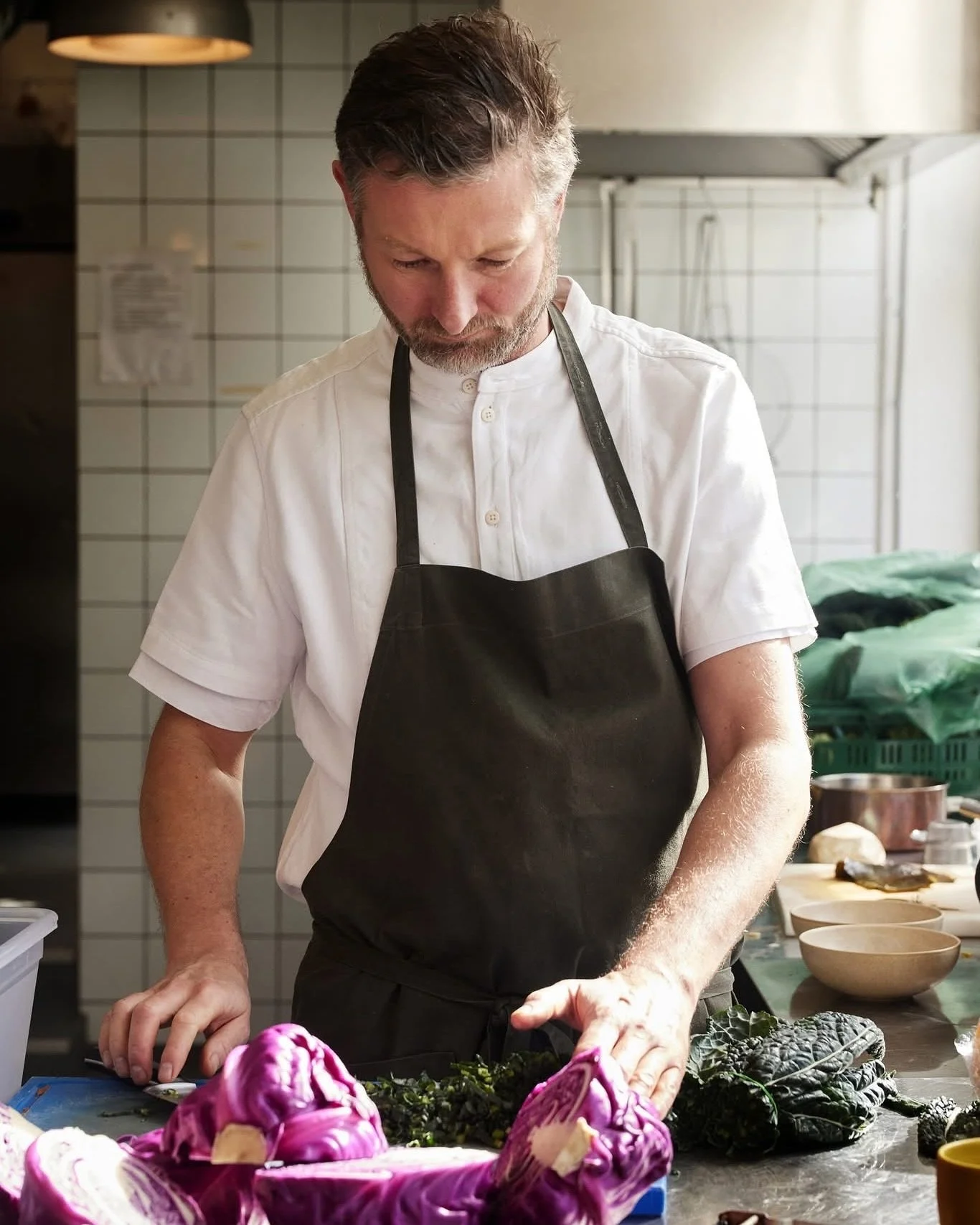 Vi er klar til f&aelig;lles VinterBazar i morgen! Mad, musik, boder, b&oslash;rnekrea og gr&oslash;ntsager. Alt sammen skabt lokalt og med k&aelig;rlighed og omhu&hearts;️ Swipe for program eller tjek link i bio. 

Sammen med @skruens serverer vi l&a