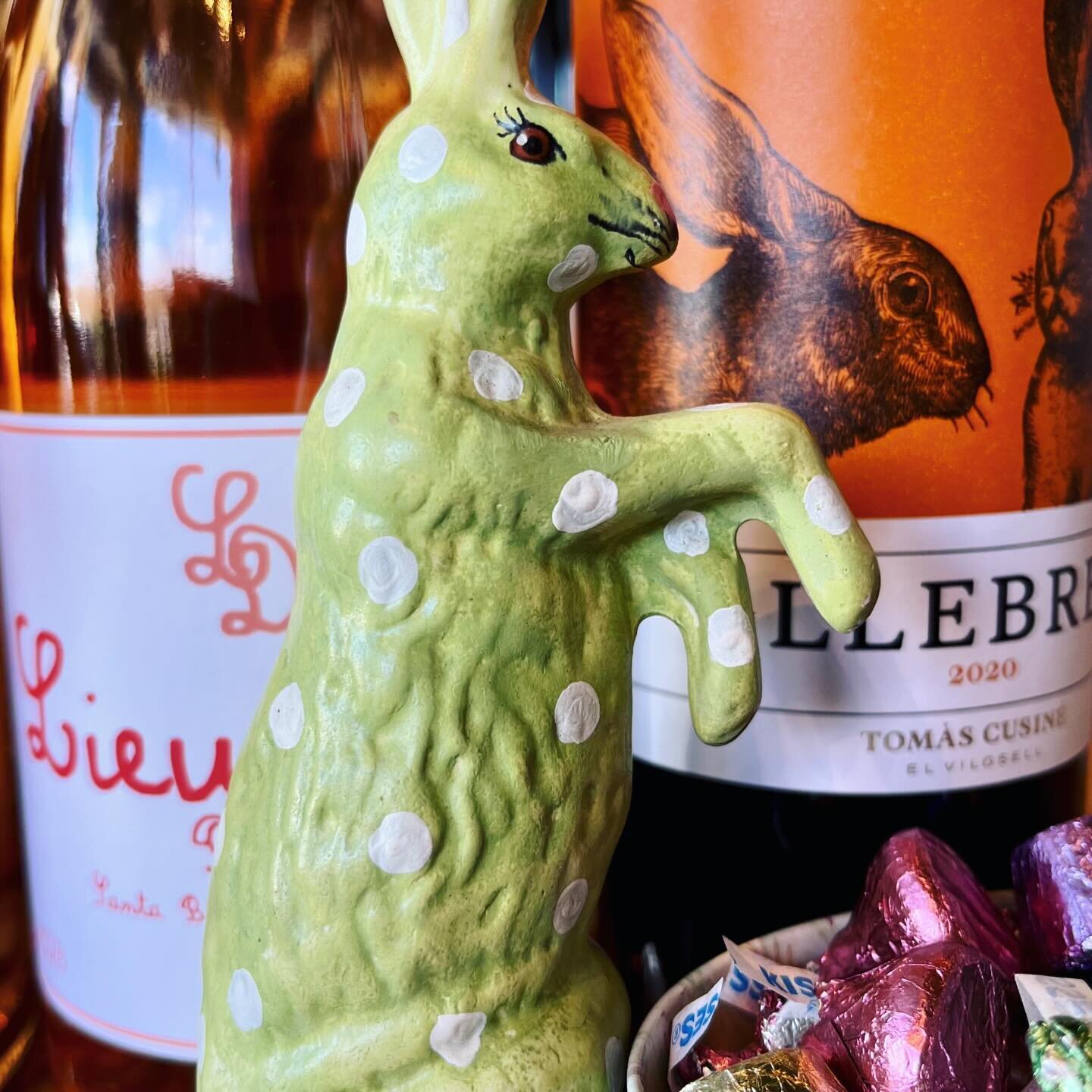 Hippity Hop over to our Easter wine tasting - happening now!  Txacolina, Sangiovese Pet Nat, Cab Franc Ros&eacute; &amp; Llebre! 🐣
@missinglinkwinecompany 
@lieuditwinery 
@tomascusine 
@agri_segretum