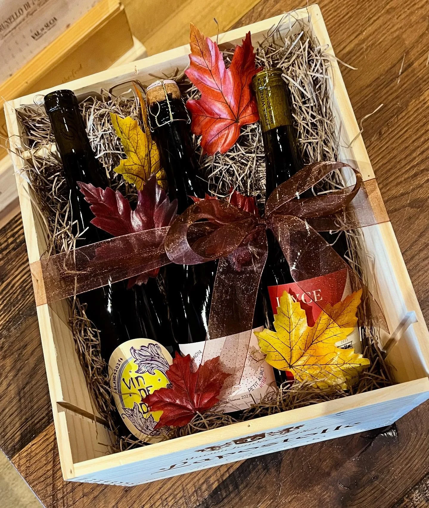 T-Day Gift Box! 🦃 $100 with 3 perfectly paired wines, tasting notes &amp; recipe ideas. Now that&rsquo;s an easy host gift!