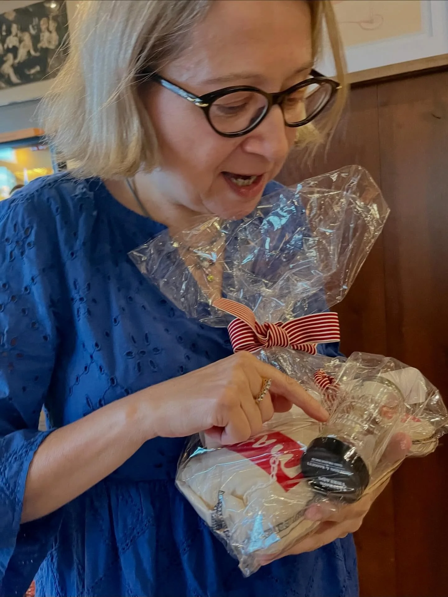 Ines Oro absolutely spoiled us last night with Paella prizes, piquillo pepper spread, and divine Spanish Wines! 
Dont forget to stop in today 3-6 pm for Bubbles of Britain!

@inesorowines 
@bubblesofbritain