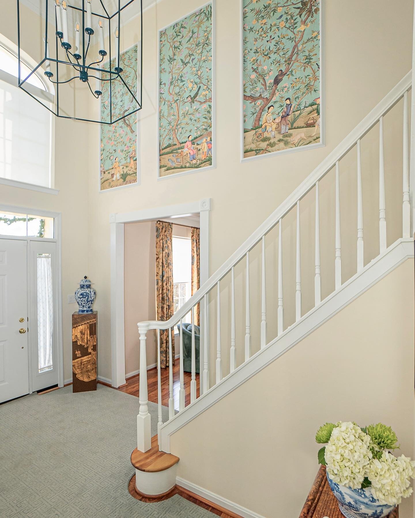 🚪 Two-story entryways can be challenging to decorate.  Since the space is the first thing your guests will see, it&rsquo;s important to make a good impression. 🚪 ⁣
⁣
Here, we framed out gorgeous @iksel_decorative_arts murals and added an extra larg