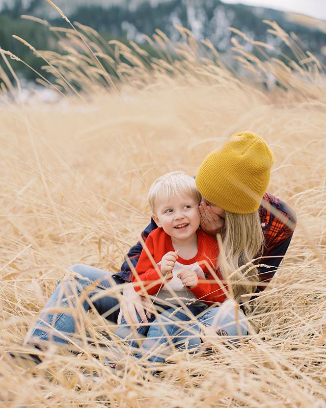 Secrets, secrets are so fun, when they&rsquo;re from a loved someone. That&rsquo;s how it goes, right? 😂
.
.
.
.
.
#denverfamilyphotographer #denverfamilyphotography #littletonfamilyphotographer #littletonfamilyphotography #kencarylfamilyphotographe