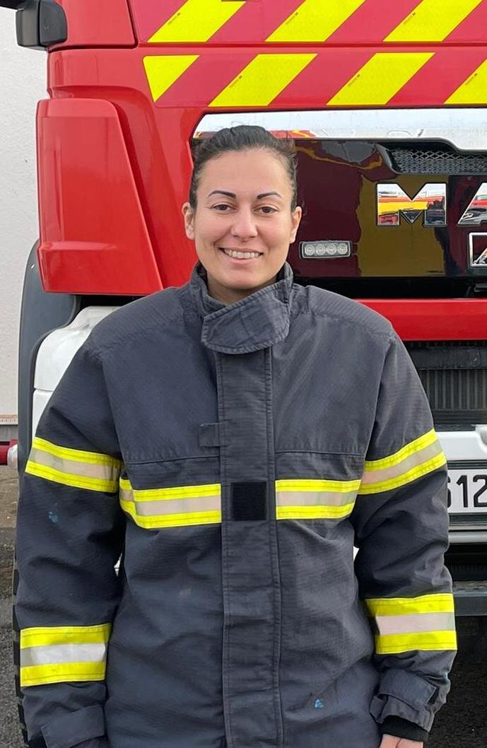 Myriam devant un de ses camions. Crédit photo: Lt. Lydie/armée de terre