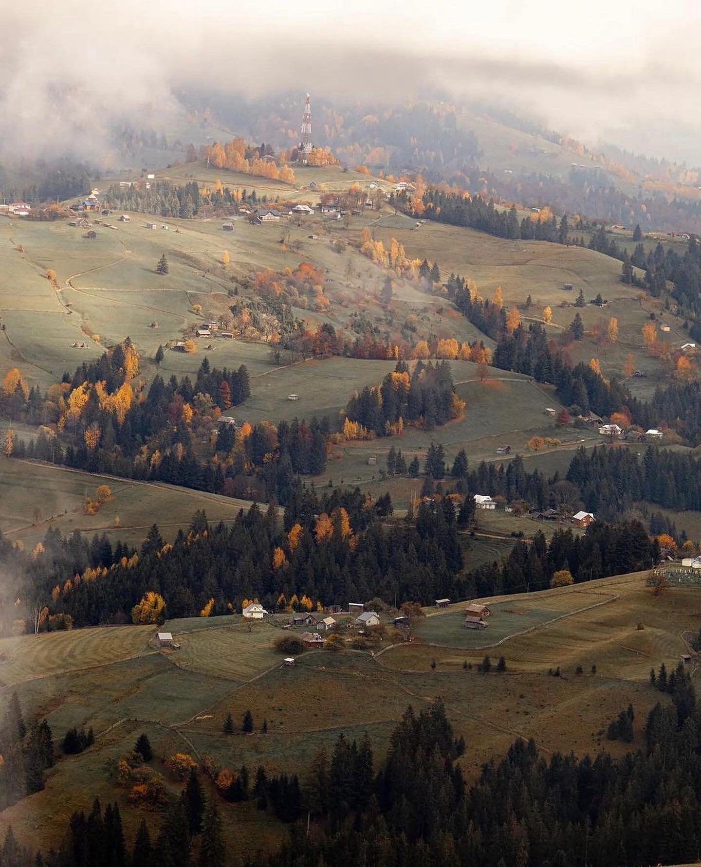 Autumn postcards from Ukraine 🇺🇦 ❤️ 📷 @utah_names #carpathian_mountains @ukraine.ua