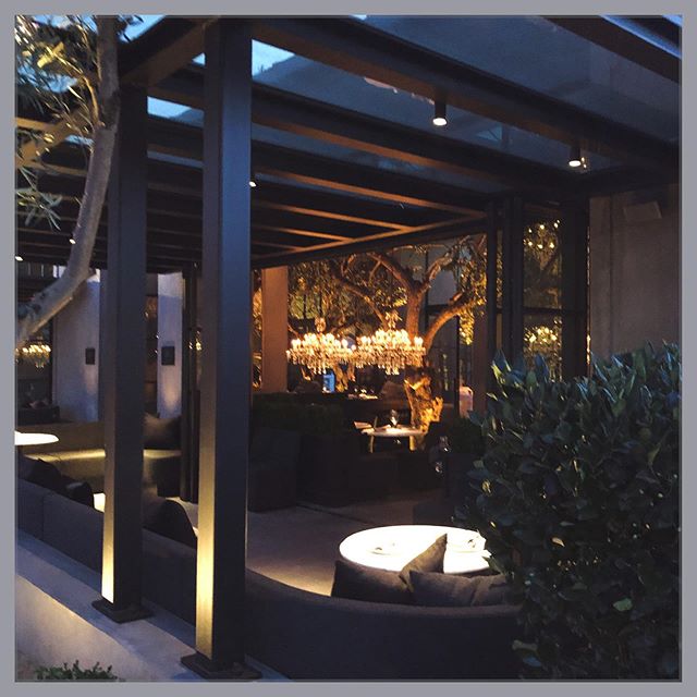 Last night led us to the #restorationhardware gallery in Yountville #sanfrancisco and it did not disappoint, a beautiful blend of furnishings, lighting, dining and browsing #instaworthy #rh #gallery #dining #mood #retail #done #right