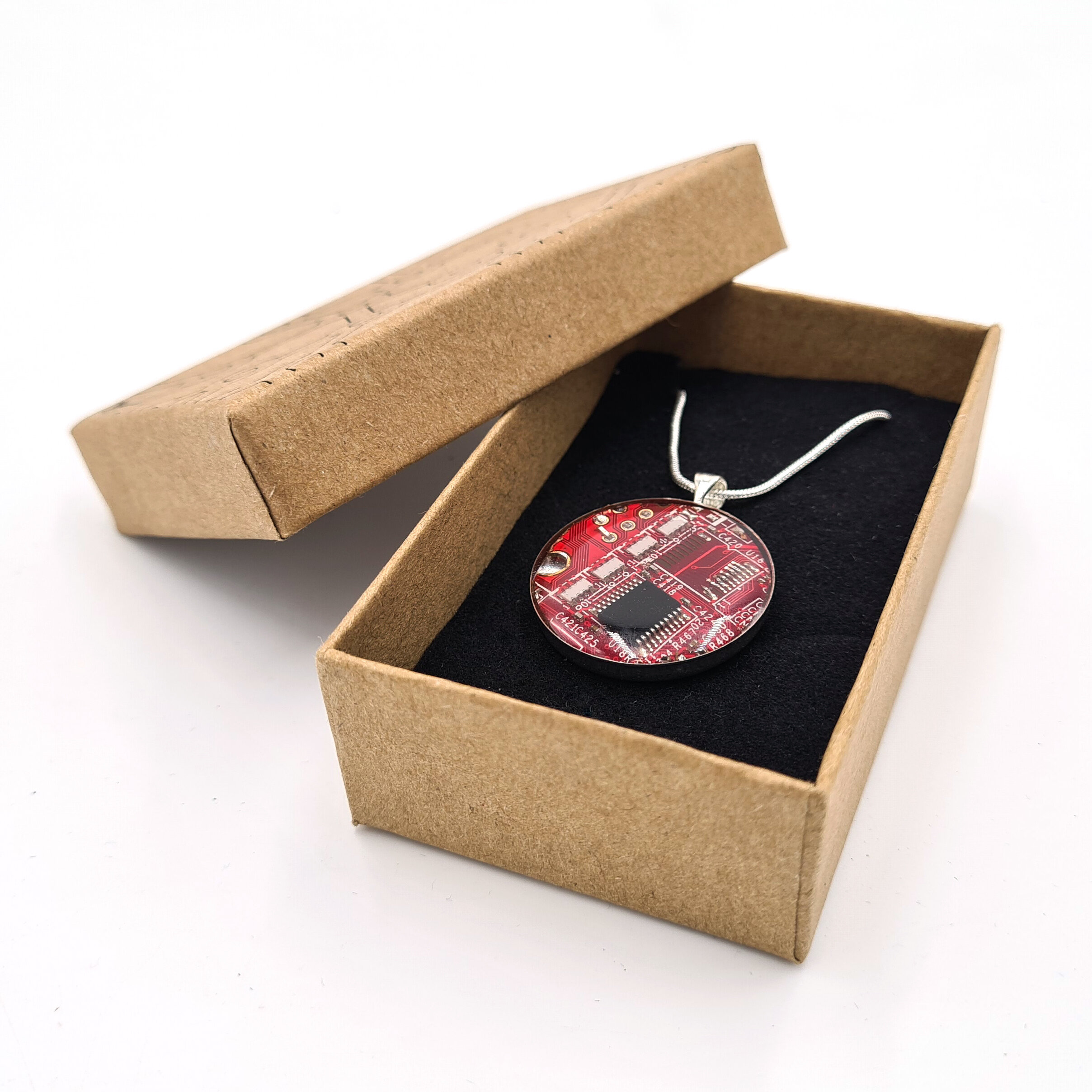 Red necklace in sustainable box 