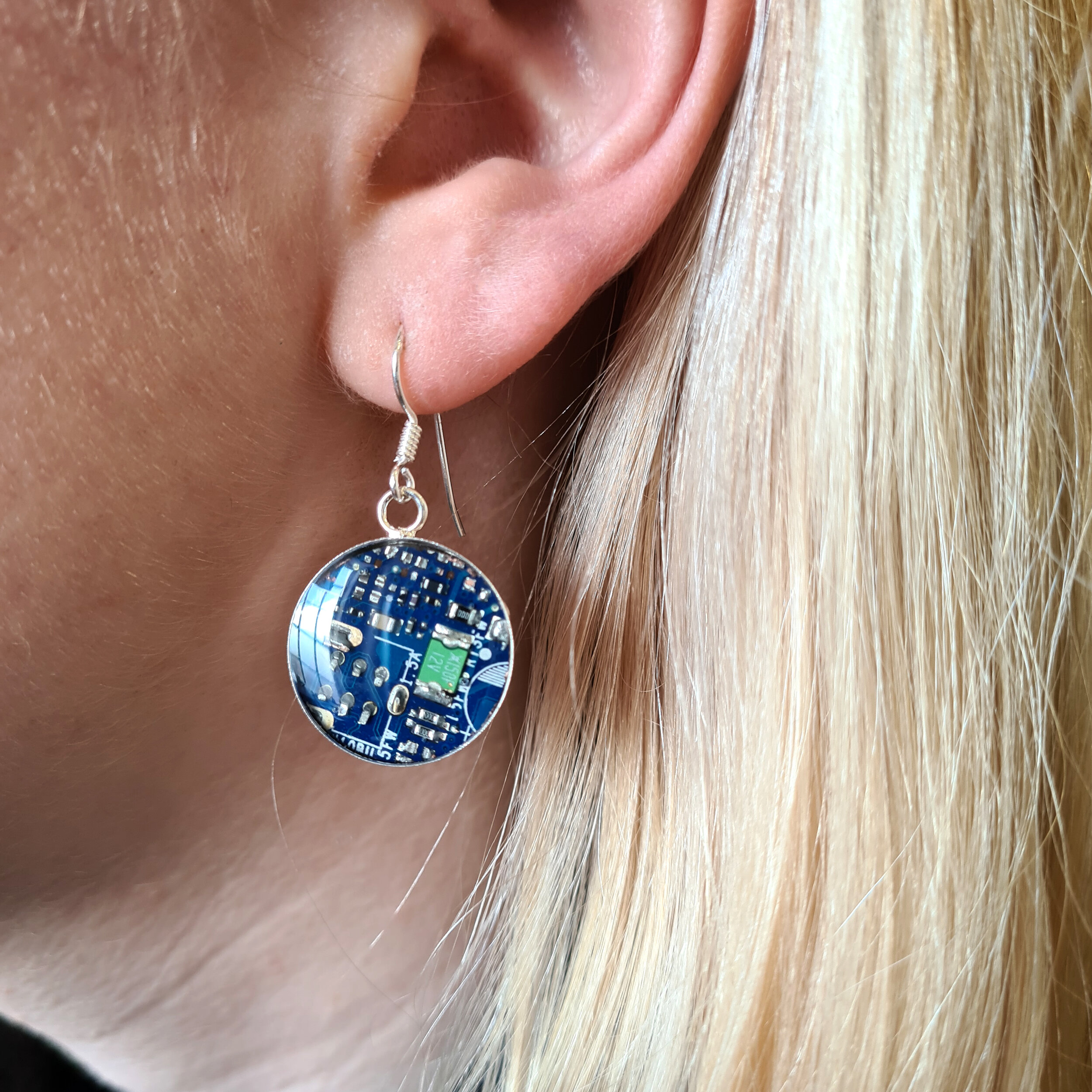 Vibrant blue sustainable earrings 